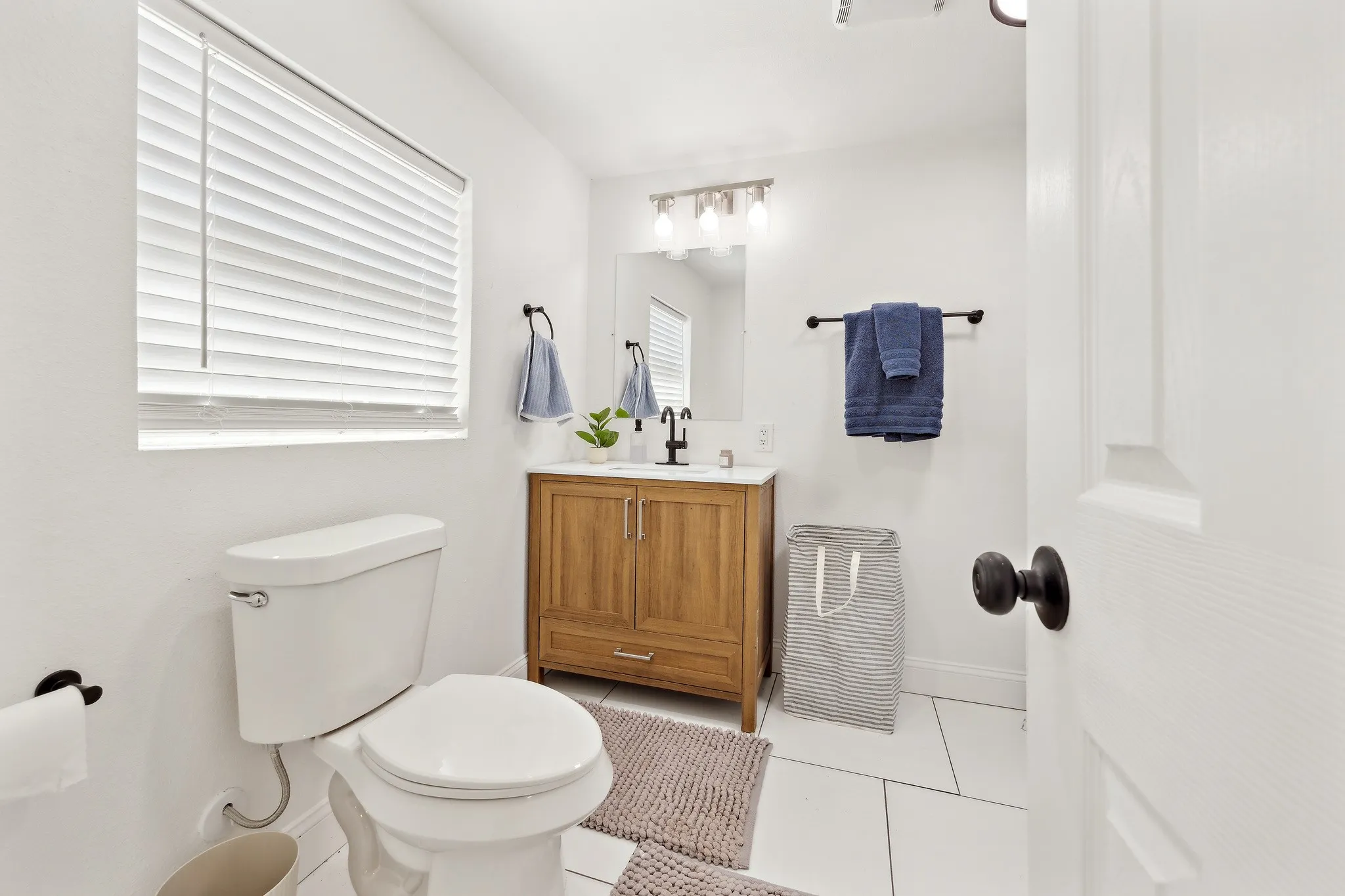 Single Family Residence For Sale in Grayson County , 229 Sherman Drive, Pottsboro, Texas 75076, 4 Bedroom, 2 Bathroom, 2 Garage spaces, 1,674 Sqft, built in 1960, mls#20894481, Real Estate Agent in Pottsboro, Homes For Sale in Grayson county, Homes For Sale in Pottsboro, Realtor in Pottsboro Texas, Real Estate Brokerage Independent Realty Texas, Luminita Cordes Realtor