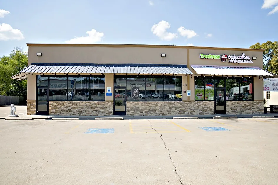 Retail For Sale in Henderson County , 220 S Palestine Street, Athens, Texas 75751, 0, 0, Garage spaces, 0 Sqft, built in 2012, Preowned, mls#20898867, Real Estate Agent in Athens, Homes For Sale in Henderson county, Homes For Sale in Athens, Realtor in Athens Texas, Real Estate Brokerage Independent Realty Texas, Luminita Cordes Realtor