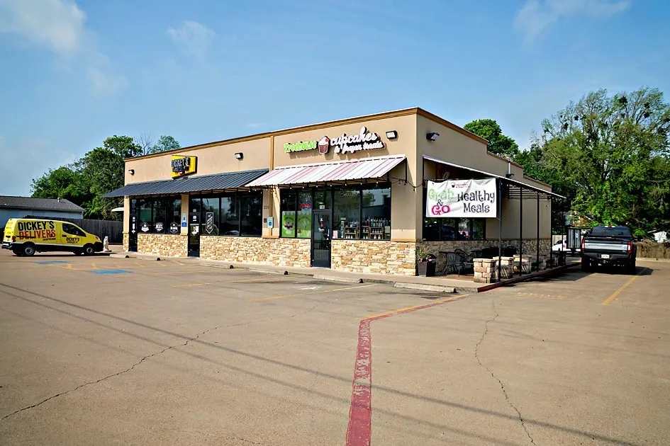 Retail For Sale in Henderson County , 220 S Palestine Street, Athens, Texas 75751, 0, 0, Garage spaces, 0 Sqft, built in 2012, Preowned, mls#20898867, Real Estate Agent in Athens, Homes For Sale in Henderson county, Homes For Sale in Athens, Realtor in Athens Texas, Real Estate Brokerage Independent Realty Texas, Luminita Cordes Realtor