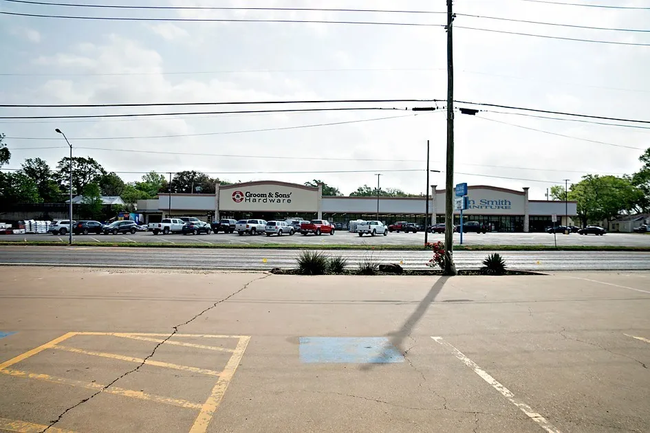 Retail For Sale in Henderson County , 220 S Palestine Street, Athens, Texas 75751, 0, 0, Garage spaces, 0 Sqft, built in 2012, Preowned, mls#20898867, Real Estate Agent in Athens, Homes For Sale in Henderson county, Homes For Sale in Athens, Realtor in Athens Texas, Real Estate Brokerage Independent Realty Texas, Luminita Cordes Realtor