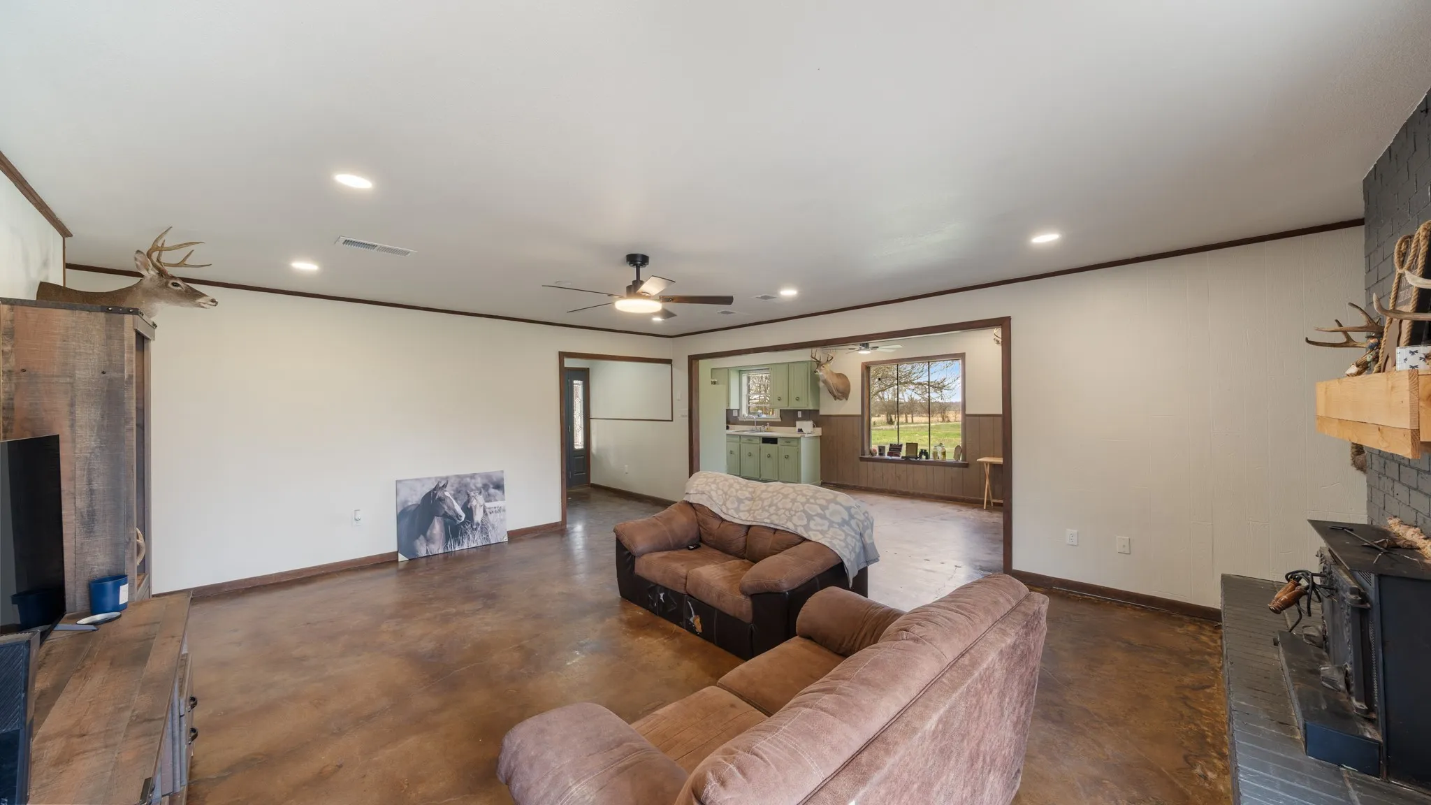 Single Family Residence For Sale in Van Zandt County , 530 County Road 1123, Fruitvale, Texas 75127, 3 Bedroom, 2 Bathroom, Garage spaces, 1,650 Sqft, built in 1972, mls#20899899, Real Estate Agent in Fruitvale, Homes For Sale in Van Zandt county, Homes For Sale in Fruitvale, Realtor in Fruitvale Texas, Real Estate Brokerage Independent Realty Texas, Luminita Cordes Realtor