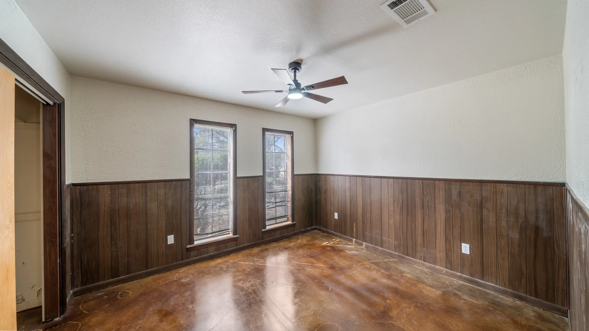 Single Family Residence For Sale in Van Zandt County , 530 County Road 1123, Fruitvale, Texas 75127, 3 Bedroom, 2 Bathroom, Garage spaces, 1,650 Sqft, built in 1972, mls#20899899, Real Estate Agent in Fruitvale, Homes For Sale in Van Zandt county, Homes For Sale in Fruitvale, Realtor in Fruitvale Texas, Real Estate Brokerage Independent Realty Texas, Luminita Cordes Realtor
