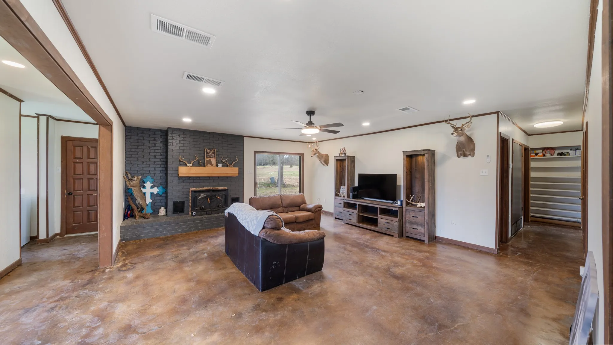 Single Family Residence For Sale in Van Zandt County , 530 County Road 1123, Fruitvale, Texas 75127, 3 Bedroom, 2 Bathroom, Garage spaces, 1,650 Sqft, built in 1972, mls#20899899, Real Estate Agent in Fruitvale, Homes For Sale in Van Zandt county, Homes For Sale in Fruitvale, Realtor in Fruitvale Texas, Real Estate Brokerage Independent Realty Texas, Luminita Cordes Realtor