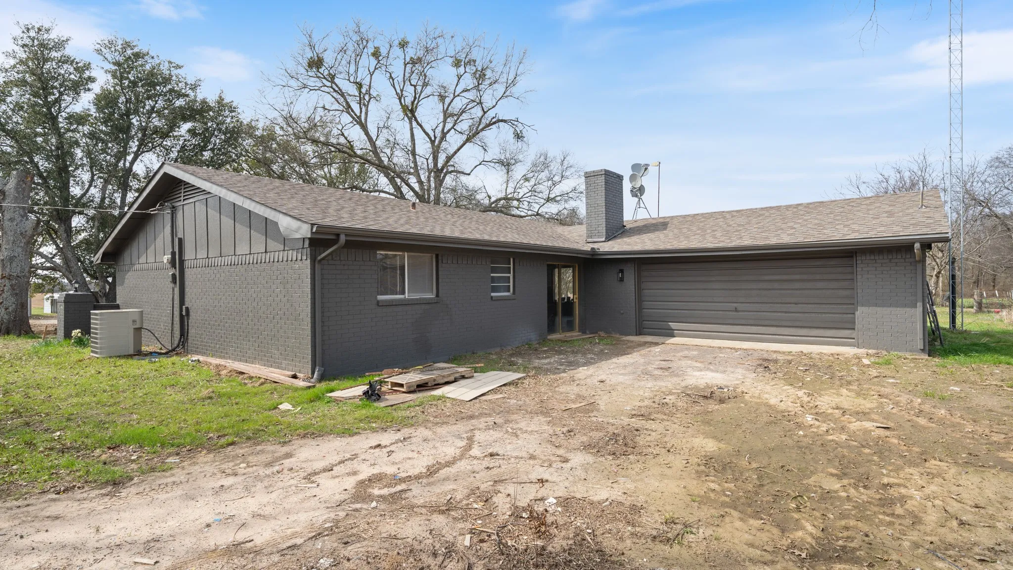 Single Family Residence For Sale in Van Zandt County , 530 County Road 1123, Fruitvale, Texas 75127, 3 Bedroom, 2 Bathroom, Garage spaces, 1,650 Sqft, built in 1972, mls#20899899, Real Estate Agent in Fruitvale, Homes For Sale in Van Zandt county, Homes For Sale in Fruitvale, Realtor in Fruitvale Texas, Real Estate Brokerage Independent Realty Texas, Luminita Cordes Realtor