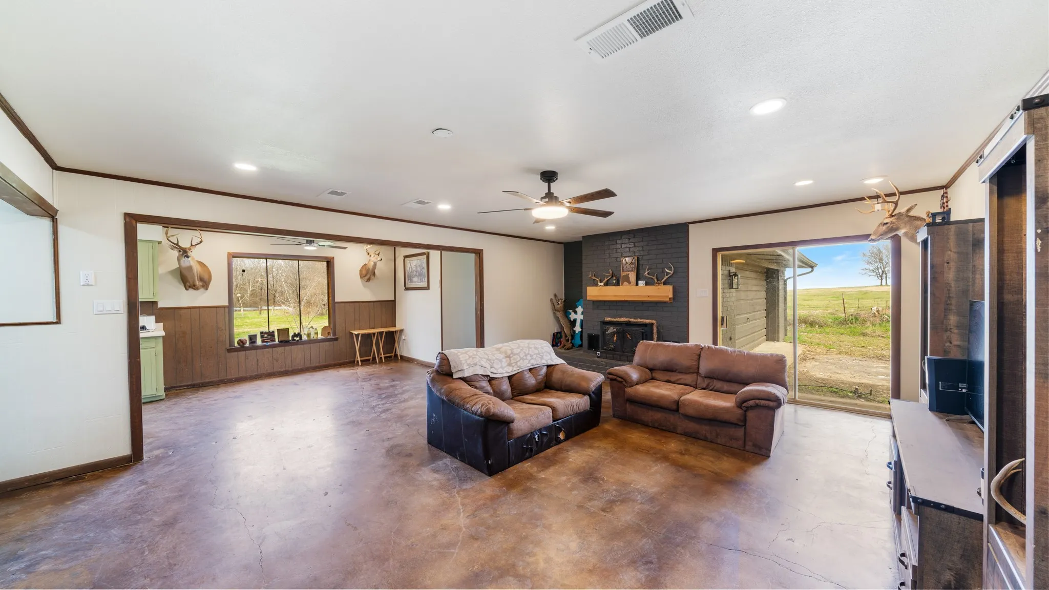 Single Family Residence For Sale in Van Zandt County , 530 County Road 1123, Fruitvale, Texas 75127, 3 Bedroom, 2 Bathroom, Garage spaces, 1,650 Sqft, built in 1972, mls#20899899, Real Estate Agent in Fruitvale, Homes For Sale in Van Zandt county, Homes For Sale in Fruitvale, Realtor in Fruitvale Texas, Real Estate Brokerage Independent Realty Texas, Luminita Cordes Realtor