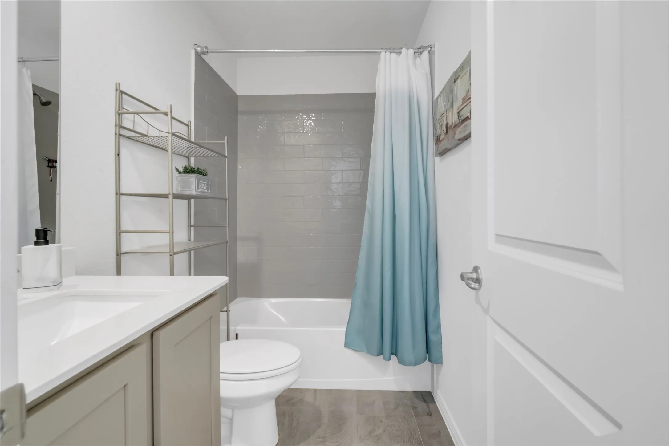 Single Family Residence For Sale in Denton County , 11221 Camelot Court, Aubrey, Texas 76227, 4 Bedroom, 4 Bathroom, 2 Garage spaces, 2,802 Sqft, built in 2022, Preowned, mls#20898898, Real Estate Agent in Aubrey, Homes For Sale in Denton county, Homes For Sale in Aubrey, Realtor in Aubrey Texas, Real Estate Brokerage Independent Realty Texas, Luminita Cordes Realtor