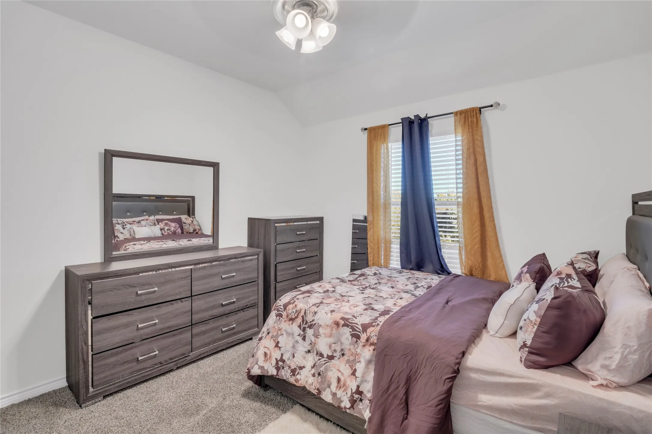 Single Family Residence For Sale in Denton County , 11221 Camelot Court, Aubrey, Texas 76227, 4 Bedroom, 4 Bathroom, 2 Garage spaces, 2,802 Sqft, built in 2022, Preowned, mls#20898898, Real Estate Agent in Aubrey, Homes For Sale in Denton county, Homes For Sale in Aubrey, Realtor in Aubrey Texas, Real Estate Brokerage Independent Realty Texas, Luminita Cordes Realtor