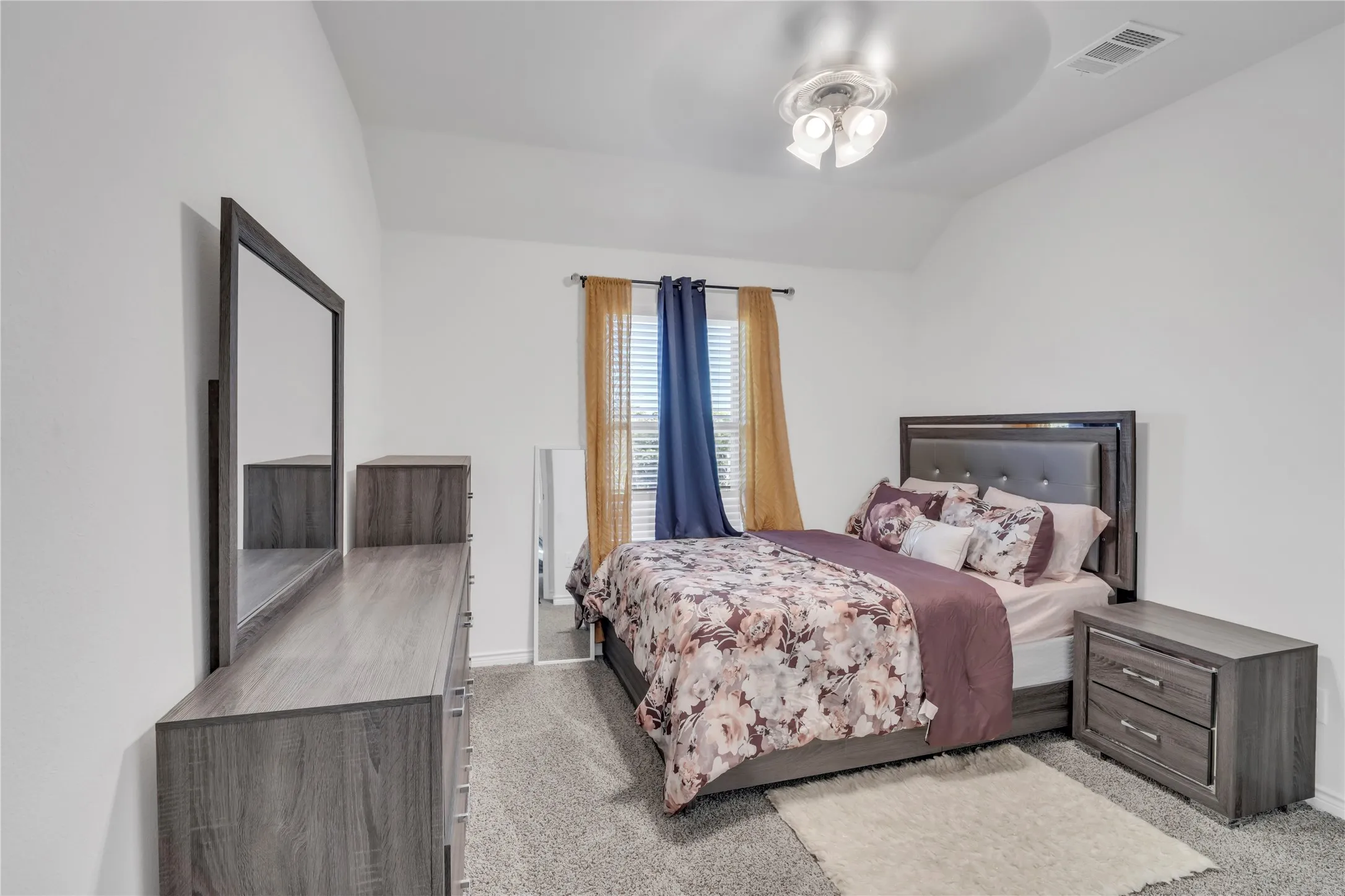 Single Family Residence For Sale in Denton County , 11221 Camelot Court, Aubrey, Texas 76227, 4 Bedroom, 4 Bathroom, 2 Garage spaces, 2,802 Sqft, built in 2022, Preowned, mls#20898898, Real Estate Agent in Aubrey, Homes For Sale in Denton county, Homes For Sale in Aubrey, Realtor in Aubrey Texas, Real Estate Brokerage Independent Realty Texas, Luminita Cordes Realtor