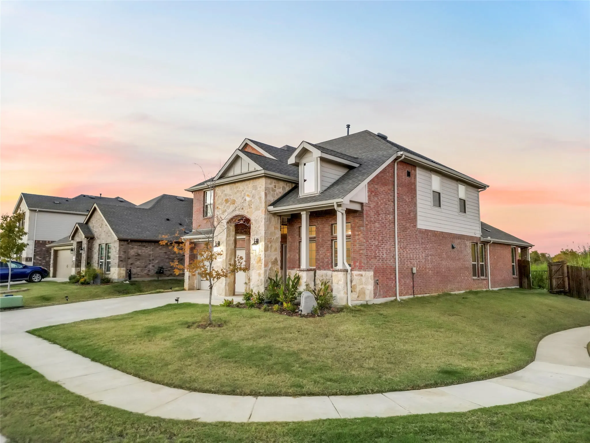 Single Family Residence For Sale in Denton County , 11221 Camelot Court, Aubrey, Texas 76227, 4 Bedroom, 4 Bathroom, 2 Garage spaces, 2,802 Sqft, built in 2022, Preowned, mls#20898898, Real Estate Agent in Aubrey, Homes For Sale in Denton county, Homes For Sale in Aubrey, Realtor in Aubrey Texas, Real Estate Brokerage Independent Realty Texas, Luminita Cordes Realtor
