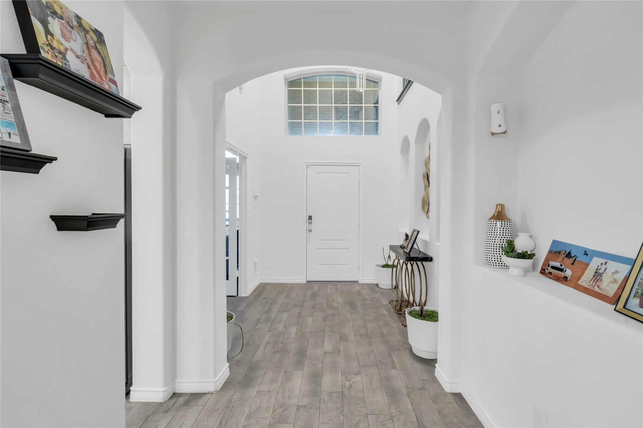 Single Family Residence For Sale in Denton County , 11221 Camelot Court, Aubrey, Texas 76227, 4 Bedroom, 4 Bathroom, 2 Garage spaces, 2,802 Sqft, built in 2022, Preowned, mls#20898898, Real Estate Agent in Aubrey, Homes For Sale in Denton county, Homes For Sale in Aubrey, Realtor in Aubrey Texas, Real Estate Brokerage Independent Realty Texas, Luminita Cordes Realtor