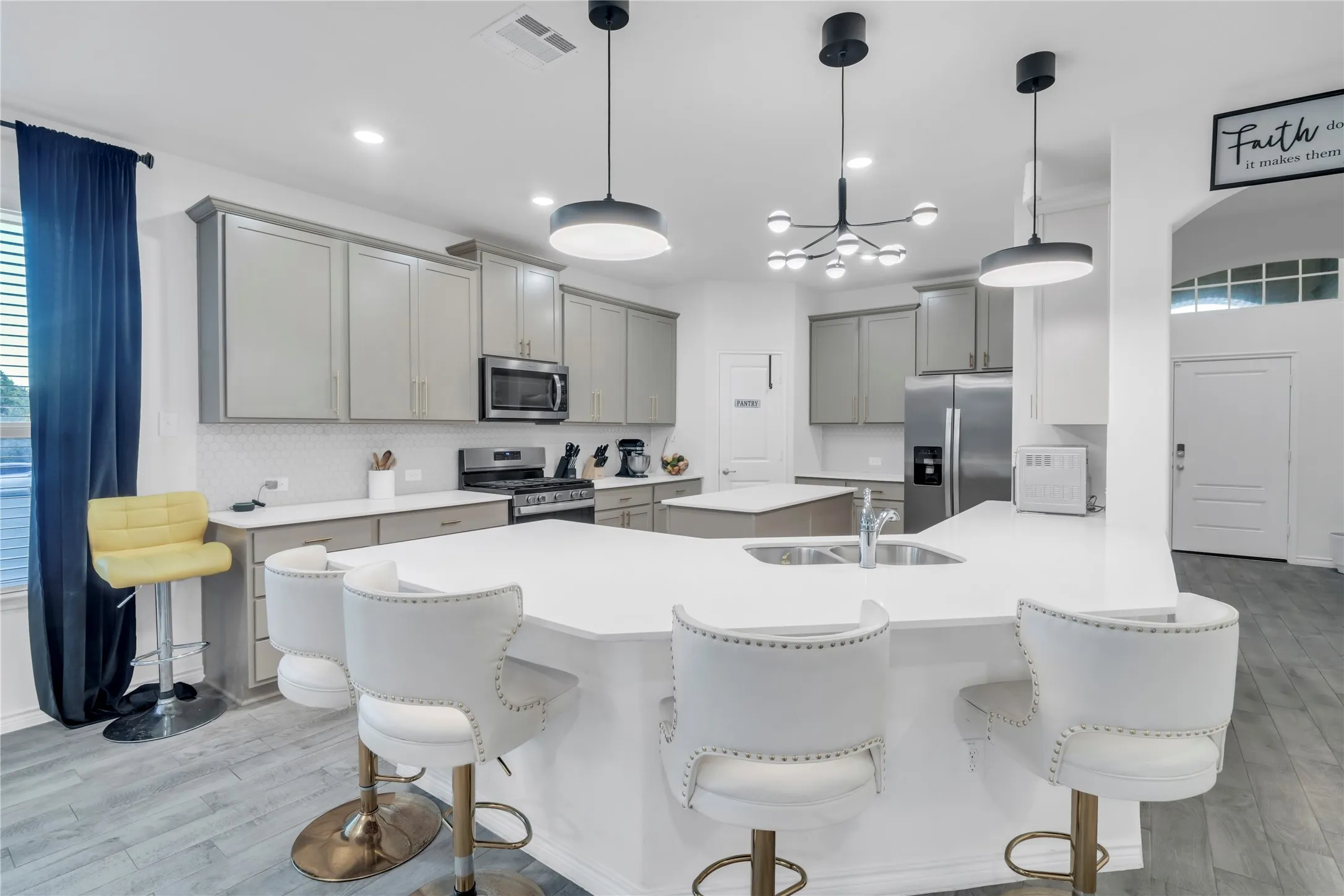 Single Family Residence For Sale in Denton County , 11221 Camelot Court, Aubrey, Texas 76227, 4 Bedroom, 4 Bathroom, 2 Garage spaces, 2,802 Sqft, built in 2022, Preowned, mls#20898898, Real Estate Agent in Aubrey, Homes For Sale in Denton county, Homes For Sale in Aubrey, Realtor in Aubrey Texas, Real Estate Brokerage Independent Realty Texas, Luminita Cordes Realtor