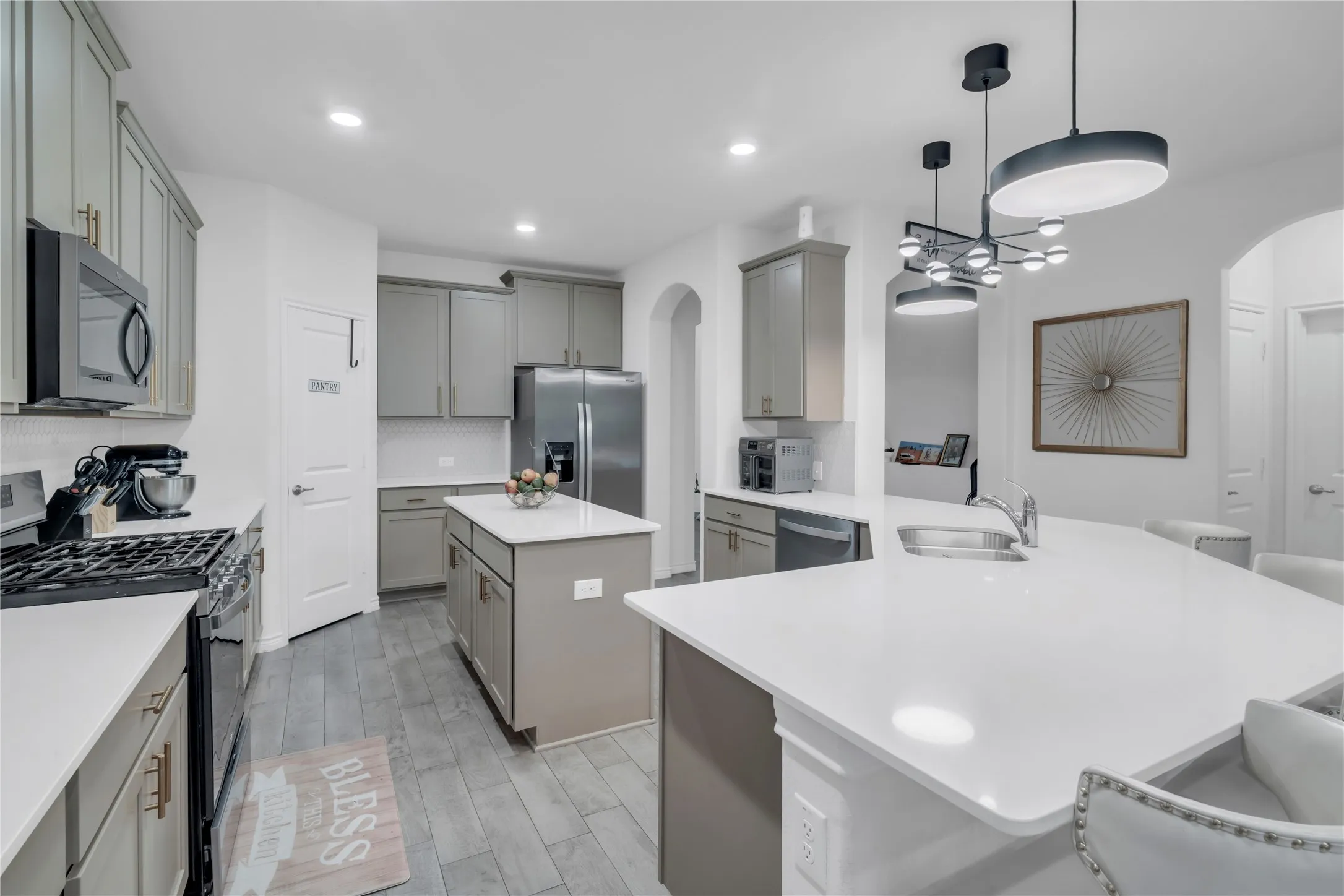Single Family Residence For Sale in Denton County , 11221 Camelot Court, Aubrey, Texas 76227, 4 Bedroom, 4 Bathroom, 2 Garage spaces, 2,802 Sqft, built in 2022, Preowned, mls#20898898, Real Estate Agent in Aubrey, Homes For Sale in Denton county, Homes For Sale in Aubrey, Realtor in Aubrey Texas, Real Estate Brokerage Independent Realty Texas, Luminita Cordes Realtor