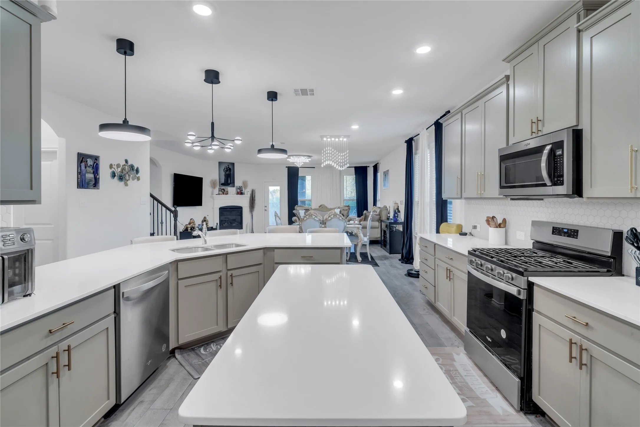 Single Family Residence For Sale in Denton County , 11221 Camelot Court, Aubrey, Texas 76227, 4 Bedroom, 4 Bathroom, 2 Garage spaces, 2,802 Sqft, built in 2022, Preowned, mls#20898898, Real Estate Agent in Aubrey, Homes For Sale in Denton county, Homes For Sale in Aubrey, Realtor in Aubrey Texas, Real Estate Brokerage Independent Realty Texas, Luminita Cordes Realtor