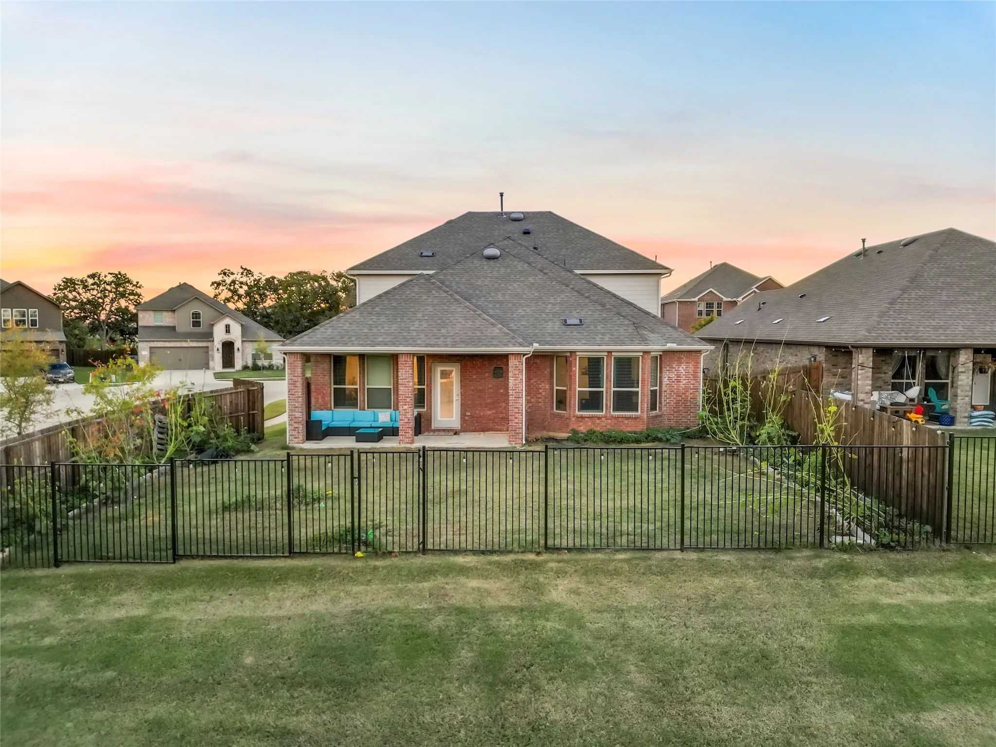 Single Family Residence For Sale in Denton County , 11221 Camelot Court, Aubrey, Texas 76227, 4 Bedroom, 4 Bathroom, 2 Garage spaces, 2,802 Sqft, built in 2022, Preowned, mls#20898898, Real Estate Agent in Aubrey, Homes For Sale in Denton county, Homes For Sale in Aubrey, Realtor in Aubrey Texas, Real Estate Brokerage Independent Realty Texas, Luminita Cordes Realtor