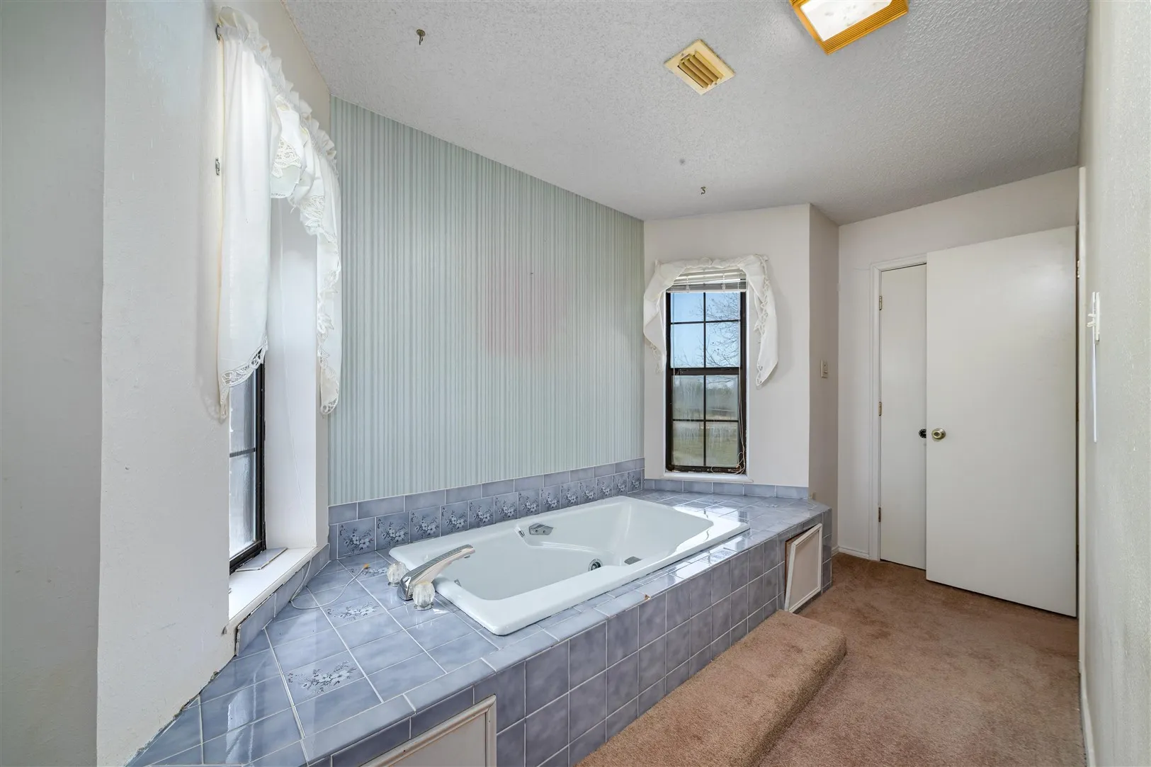 Single Family Residence For Sale in Brown County , 8301 County Road 351, Blanket, Texas 76432, 5 Bedroom, 4 Bathroom, 2 Garage spaces, 3,761 Sqft, built in 1987, Preowned, mls#20900852, Real Estate Agent in Blanket, Homes For Sale in Brown county, Homes For Sale in Blanket, Realtor in Blanket Texas, Real Estate Brokerage Independent Realty Texas, Luminita Cordes Realtor