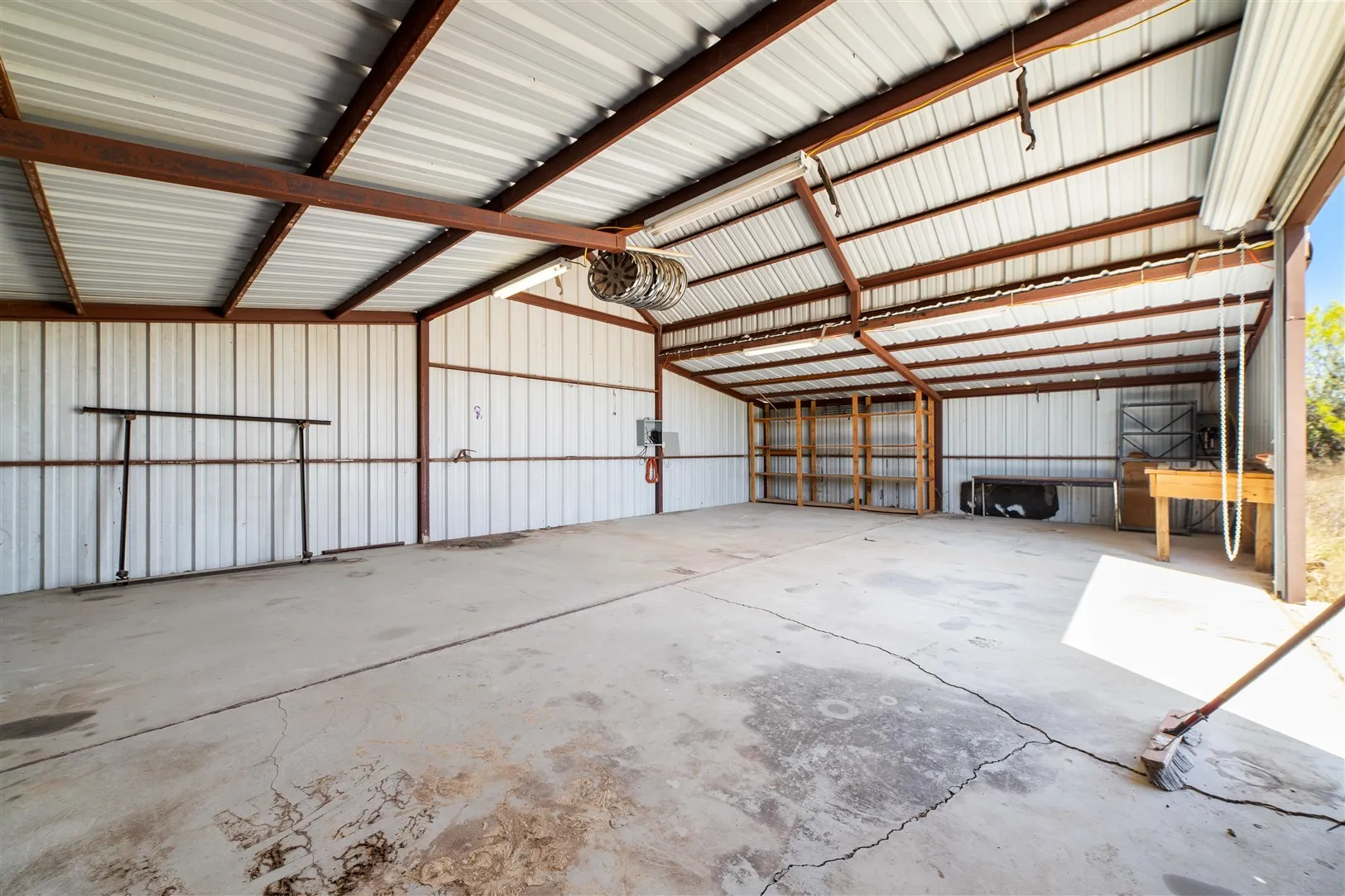 Single Family Residence For Sale in Brown County , 8301 County Road 351, Blanket, Texas 76432, 5 Bedroom, 4 Bathroom, 2 Garage spaces, 3,761 Sqft, built in 1987, Preowned, mls#20900852, Real Estate Agent in Blanket, Homes For Sale in Brown county, Homes For Sale in Blanket, Realtor in Blanket Texas, Real Estate Brokerage Independent Realty Texas, Luminita Cordes Realtor