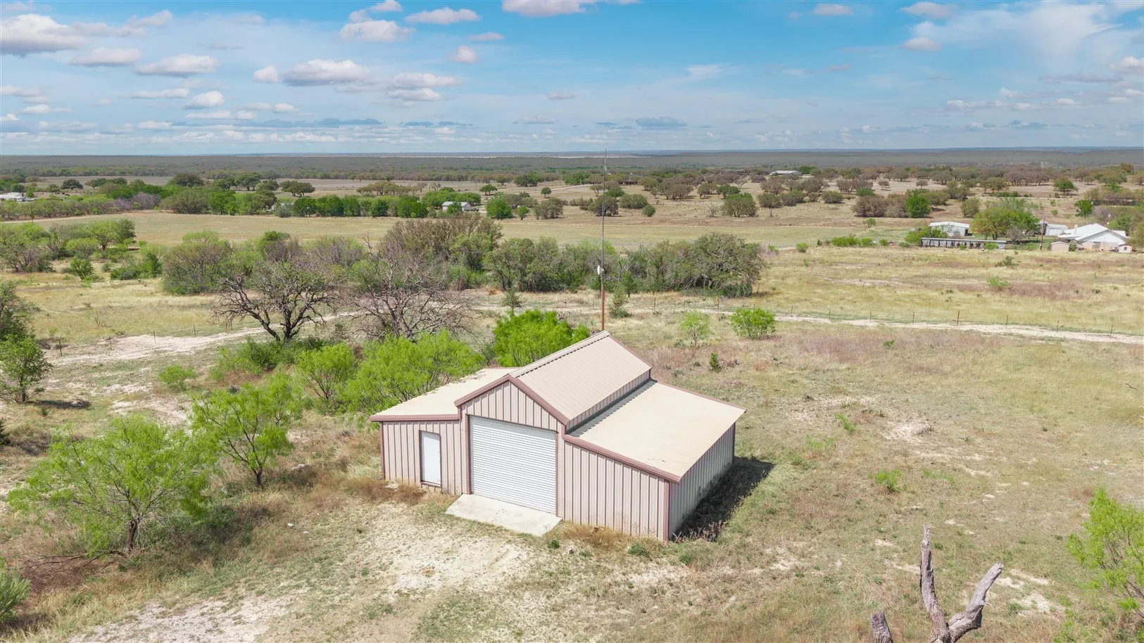 Single Family Residence For Sale in Brown County , 8301 County Road 351, Blanket, Texas 76432, 5 Bedroom, 4 Bathroom, 2 Garage spaces, 3,761 Sqft, built in 1987, Preowned, mls#20900852, Real Estate Agent in Blanket, Homes For Sale in Brown county, Homes For Sale in Blanket, Realtor in Blanket Texas, Real Estate Brokerage Independent Realty Texas, Luminita Cordes Realtor