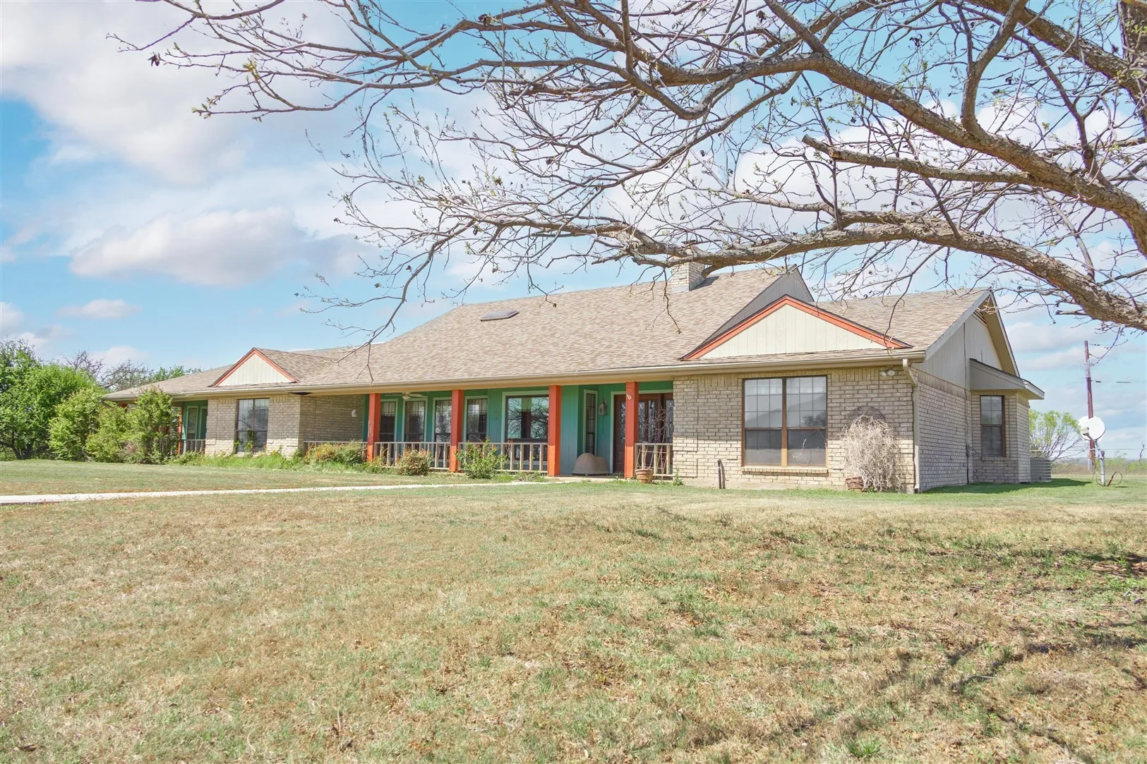 Single Family Residence For Sale in Brown County , 8301 County Road 351, Blanket, Texas 76432, 5 Bedroom, 4 Bathroom, 2 Garage spaces, 3,761 Sqft, built in 1987, Preowned, mls#20900852, Real Estate Agent in Blanket, Homes For Sale in Brown county, Homes For Sale in Blanket, Realtor in Blanket Texas, Real Estate Brokerage Independent Realty Texas, Luminita Cordes Realtor
