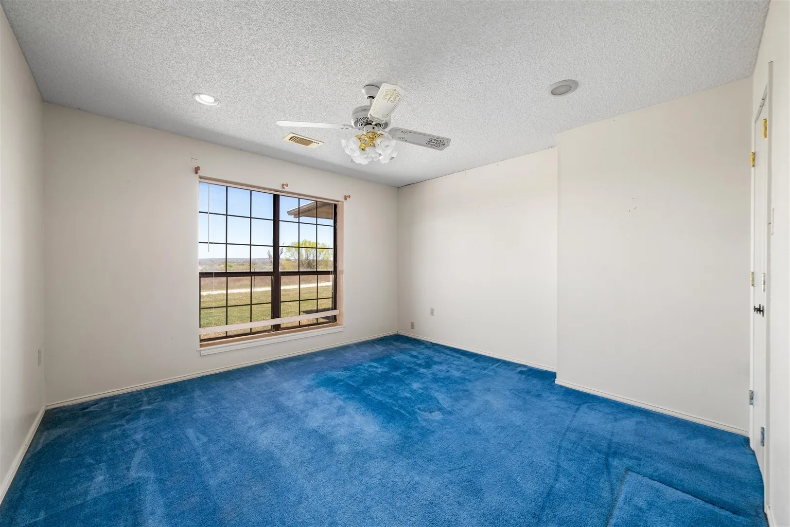 Single Family Residence For Sale in Brown County , 8301 County Road 351, Blanket, Texas 76432, 5 Bedroom, 4 Bathroom, 2 Garage spaces, 3,761 Sqft, built in 1987, Preowned, mls#20900852, Real Estate Agent in Blanket, Homes For Sale in Brown county, Homes For Sale in Blanket, Realtor in Blanket Texas, Real Estate Brokerage Independent Realty Texas, Luminita Cordes Realtor