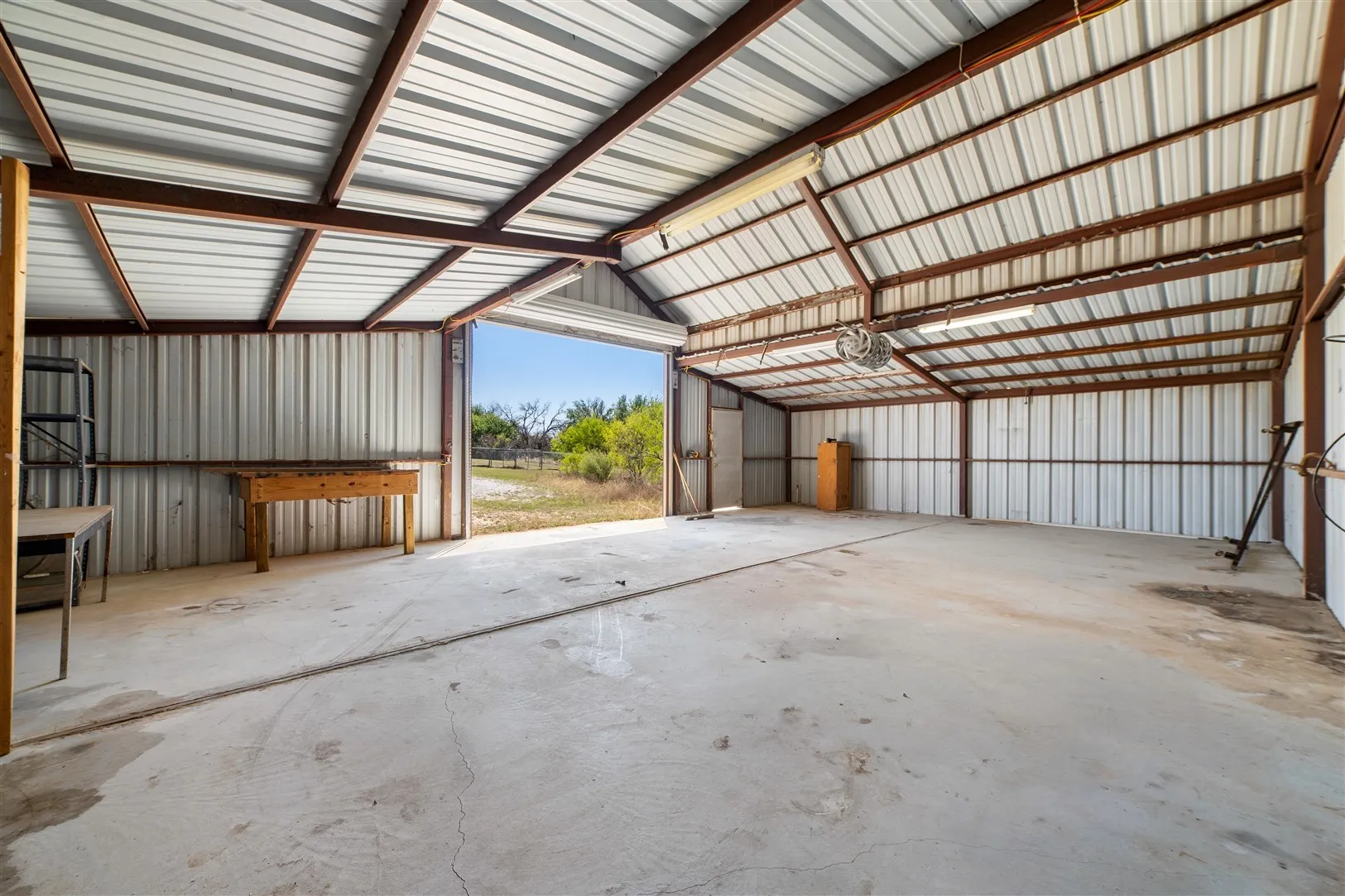 Single Family Residence For Sale in Brown County , 8301 County Road 351, Blanket, Texas 76432, 5 Bedroom, 4 Bathroom, 2 Garage spaces, 3,761 Sqft, built in 1987, Preowned, mls#20900852, Real Estate Agent in Blanket, Homes For Sale in Brown county, Homes For Sale in Blanket, Realtor in Blanket Texas, Real Estate Brokerage Independent Realty Texas, Luminita Cordes Realtor