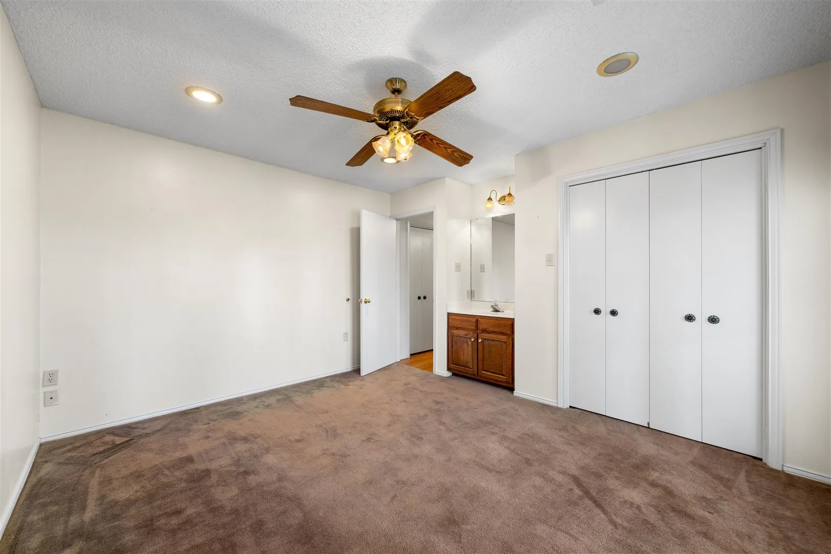 Single Family Residence For Sale in Brown County , 8301 County Road 351, Blanket, Texas 76432, 5 Bedroom, 4 Bathroom, 2 Garage spaces, 3,761 Sqft, built in 1987, Preowned, mls#20900852, Real Estate Agent in Blanket, Homes For Sale in Brown county, Homes For Sale in Blanket, Realtor in Blanket Texas, Real Estate Brokerage Independent Realty Texas, Luminita Cordes Realtor