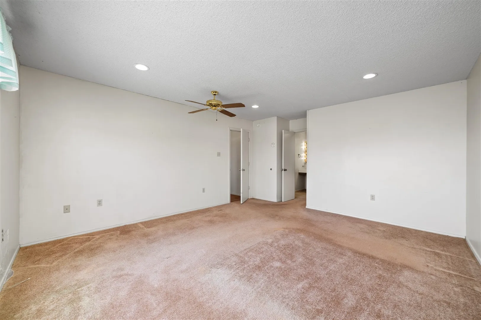 Single Family Residence For Sale in Brown County , 8301 County Road 351, Blanket, Texas 76432, 5 Bedroom, 4 Bathroom, 2 Garage spaces, 3,761 Sqft, built in 1987, Preowned, mls#20900852, Real Estate Agent in Blanket, Homes For Sale in Brown county, Homes For Sale in Blanket, Realtor in Blanket Texas, Real Estate Brokerage Independent Realty Texas, Luminita Cordes Realtor