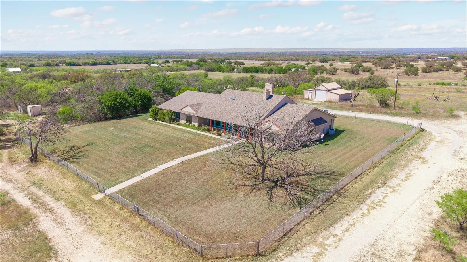 Single Family Residence For Sale in Brown County , 8301 County Road 351, Blanket, Texas 76432, 5 Bedroom, 4 Bathroom, 2 Garage spaces, 3,761 Sqft, built in 1987, Preowned, mls#20900852, Real Estate Agent in Blanket, Homes For Sale in Brown county, Homes For Sale in Blanket, Realtor in Blanket Texas, Real Estate Brokerage Independent Realty Texas, Luminita Cordes Realtor