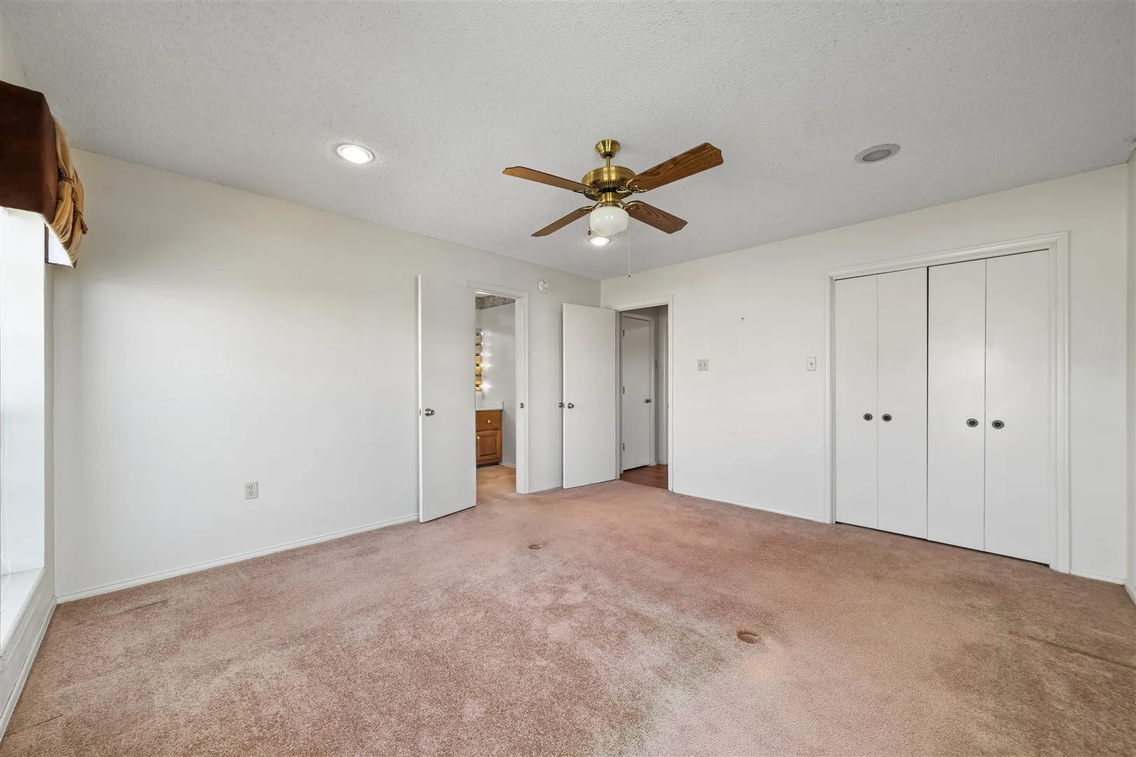 Single Family Residence For Sale in Brown County , 8301 County Road 351, Blanket, Texas 76432, 5 Bedroom, 4 Bathroom, 2 Garage spaces, 3,761 Sqft, built in 1987, Preowned, mls#20900852, Real Estate Agent in Blanket, Homes For Sale in Brown county, Homes For Sale in Blanket, Realtor in Blanket Texas, Real Estate Brokerage Independent Realty Texas, Luminita Cordes Realtor
