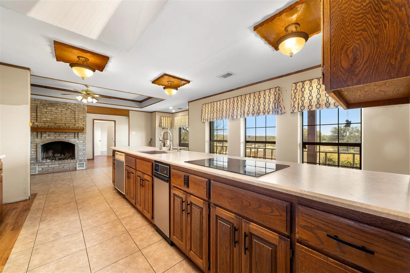 Single Family Residence For Sale in Brown County , 8301 County Road 351, Blanket, Texas 76432, 5 Bedroom, 4 Bathroom, 2 Garage spaces, 3,761 Sqft, built in 1987, Preowned, mls#20900852, Real Estate Agent in Blanket, Homes For Sale in Brown county, Homes For Sale in Blanket, Realtor in Blanket Texas, Real Estate Brokerage Independent Realty Texas, Luminita Cordes Realtor