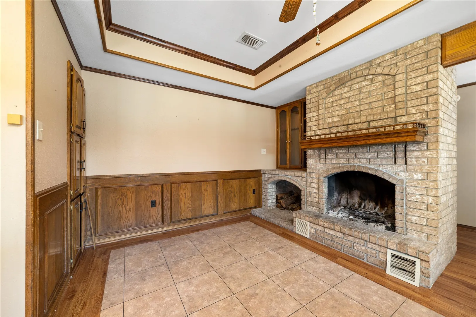 Single Family Residence For Sale in Brown County , 8301 County Road 351, Blanket, Texas 76432, 5 Bedroom, 4 Bathroom, 2 Garage spaces, 3,761 Sqft, built in 1987, Preowned, mls#20900852, Real Estate Agent in Blanket, Homes For Sale in Brown county, Homes For Sale in Blanket, Realtor in Blanket Texas, Real Estate Brokerage Independent Realty Texas, Luminita Cordes Realtor