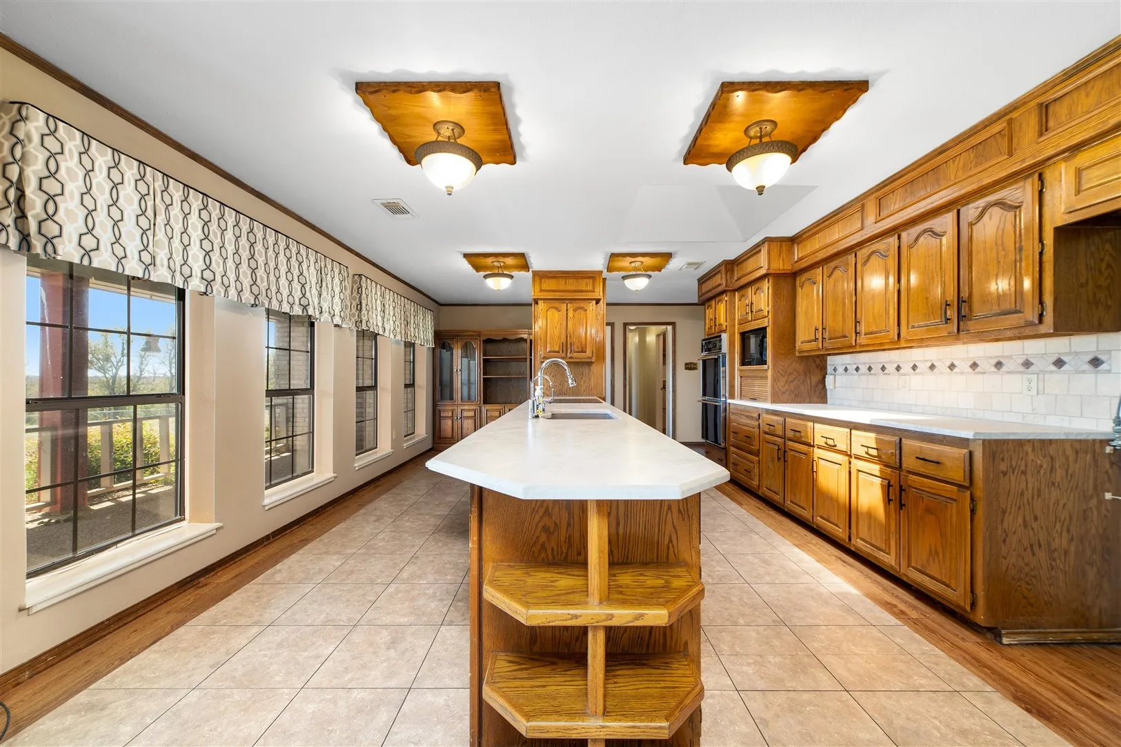 Single Family Residence For Sale in Brown County , 8301 County Road 351, Blanket, Texas 76432, 5 Bedroom, 4 Bathroom, 2 Garage spaces, 3,761 Sqft, built in 1987, Preowned, mls#20900852, Real Estate Agent in Blanket, Homes For Sale in Brown county, Homes For Sale in Blanket, Realtor in Blanket Texas, Real Estate Brokerage Independent Realty Texas, Luminita Cordes Realtor