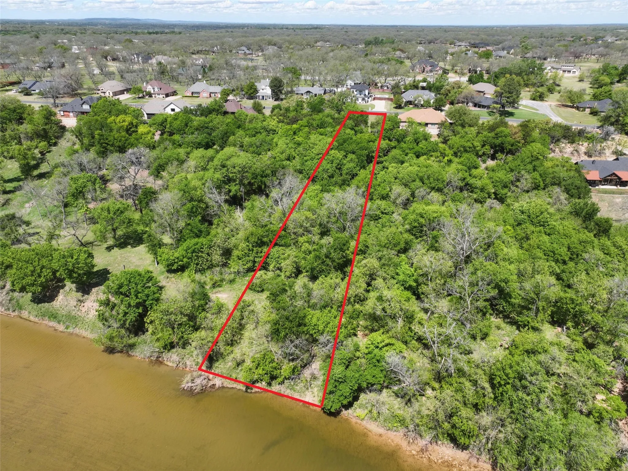 Riverfront boundary highlighted to demonstrate depth and tree coverage.