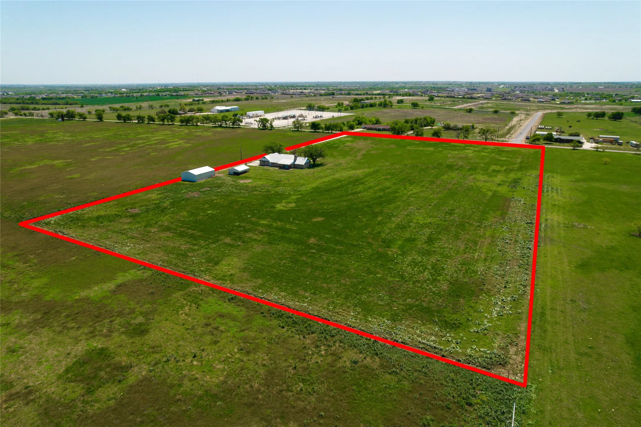Birds eye view of property featuring a rural view