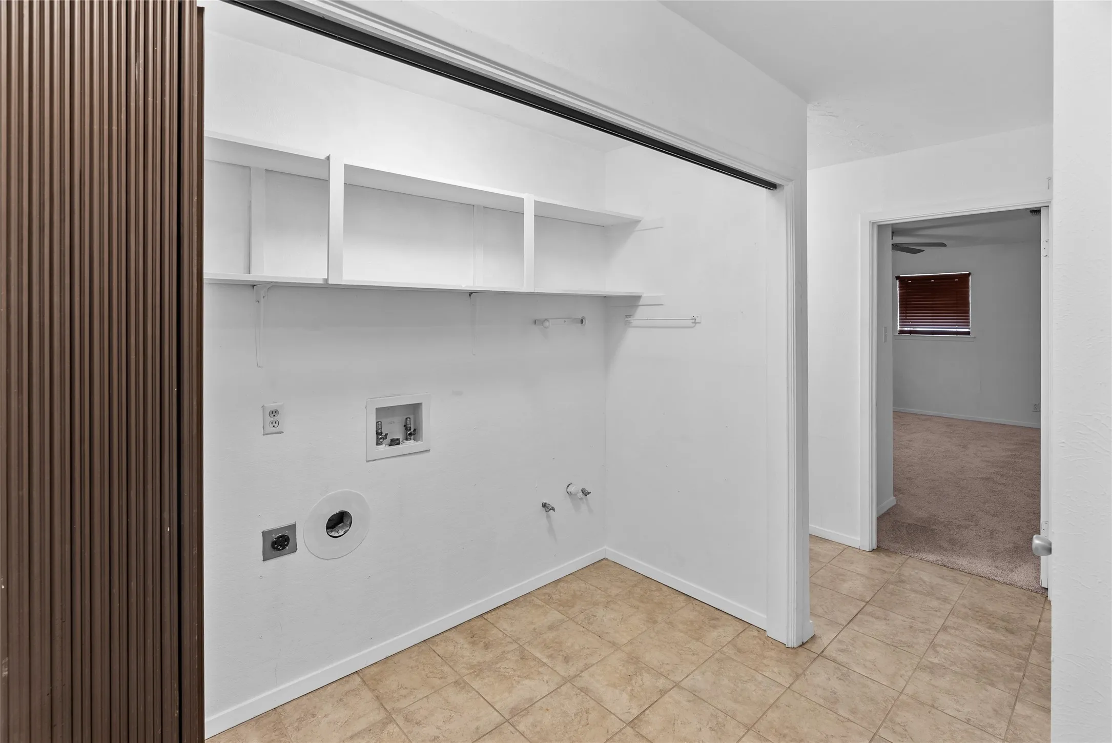 Laundry area with baseboards, washer hookup, hookup for a gas dryer, laundry area, and hookup for an electric dryer