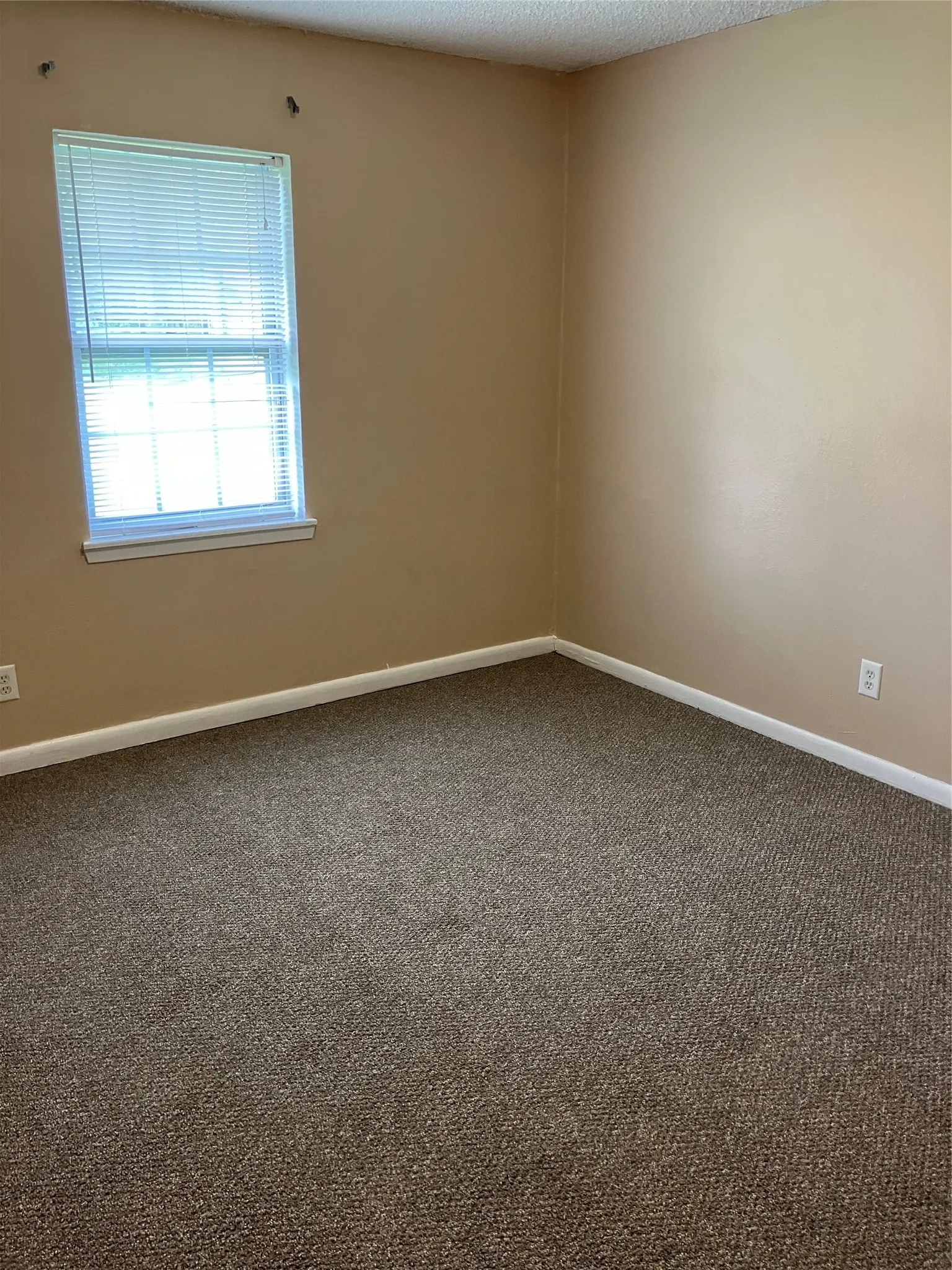 Single Family Residence For Sale in Limestone County , 717 Bluebonnet Street, Mexia, Texas 76667, 3 Bedroom, 2 Bathroom, Garage spaces, 1,892 Sqft, built in 1988, Preowned, mls#20903666, Real Estate Agent in Mexia, Homes For Sale in Limestone county, Homes For Sale in Mexia, Realtor in Mexia Texas, Real Estate Brokerage Independent Realty Texas, Luminita Cordes Realtor