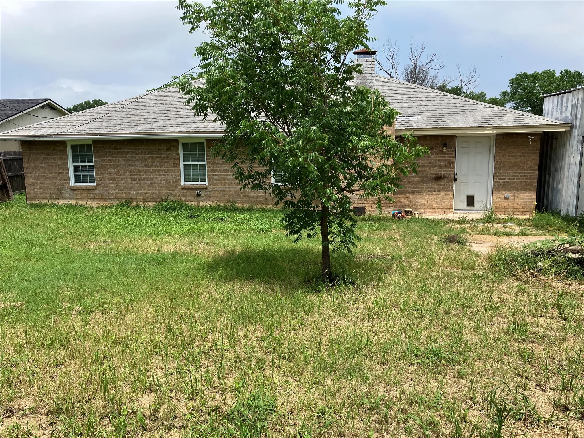 Single Family Residence For Sale in Limestone County , 717 Bluebonnet Street, Mexia, Texas 76667, 3 Bedroom, 2 Bathroom, Garage spaces, 1,892 Sqft, built in 1988, Preowned, mls#20903666, Real Estate Agent in Mexia, Homes For Sale in Limestone county, Homes For Sale in Mexia, Realtor in Mexia Texas, Real Estate Brokerage Independent Realty Texas, Luminita Cordes Realtor