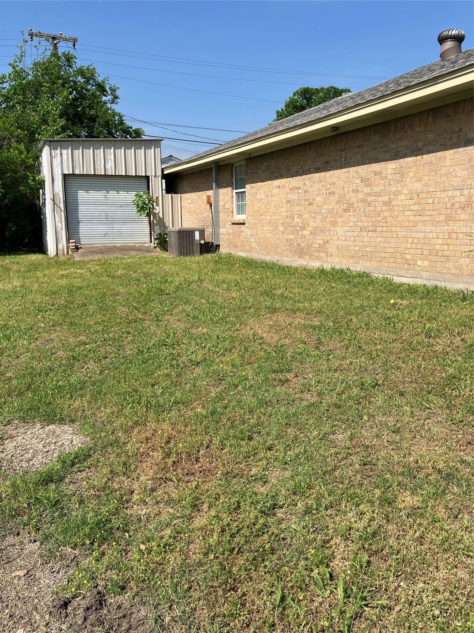 Single Family Residence For Sale in Limestone County , 717 Bluebonnet Street, Mexia, Texas 76667, 3 Bedroom, 2 Bathroom, Garage spaces, 1,892 Sqft, built in 1988, Preowned, mls#20903666, Real Estate Agent in Mexia, Homes For Sale in Limestone county, Homes For Sale in Mexia, Realtor in Mexia Texas, Real Estate Brokerage Independent Realty Texas, Luminita Cordes Realtor