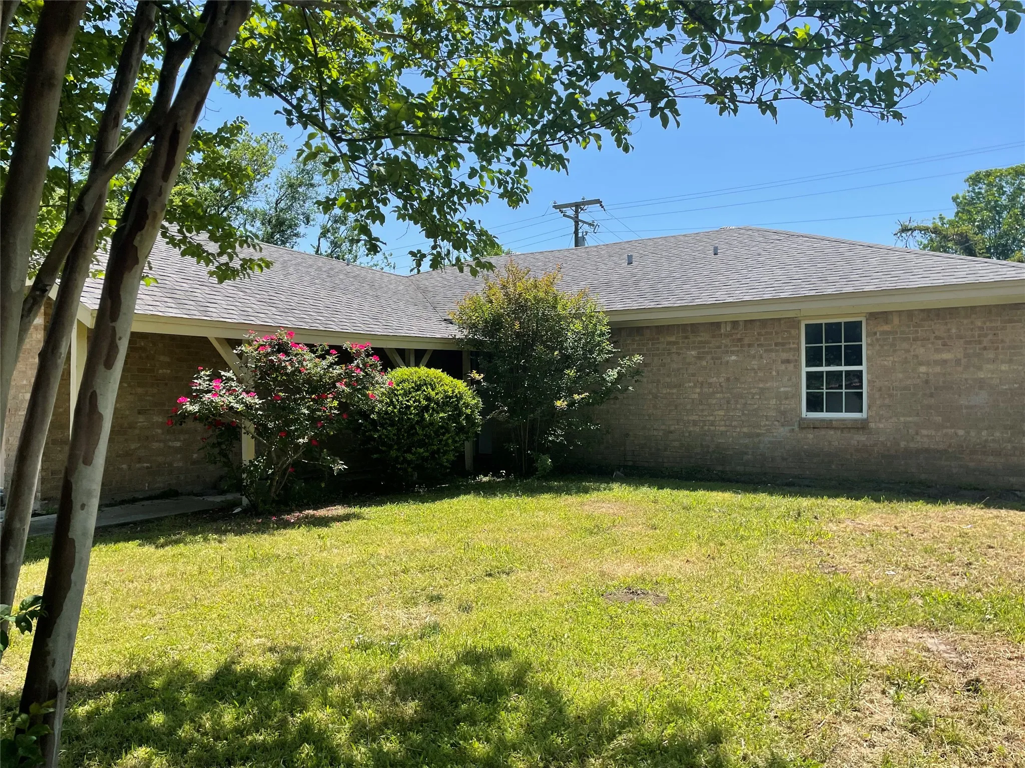 Single Family Residence For Sale in Limestone County , 717 Bluebonnet Street, Mexia, Texas 76667, 3 Bedroom, 2 Bathroom, Garage spaces, 1,892 Sqft, built in 1988, Preowned, mls#20903666, Real Estate Agent in Mexia, Homes For Sale in Limestone county, Homes For Sale in Mexia, Realtor in Mexia Texas, Real Estate Brokerage Independent Realty Texas, Luminita Cordes Realtor