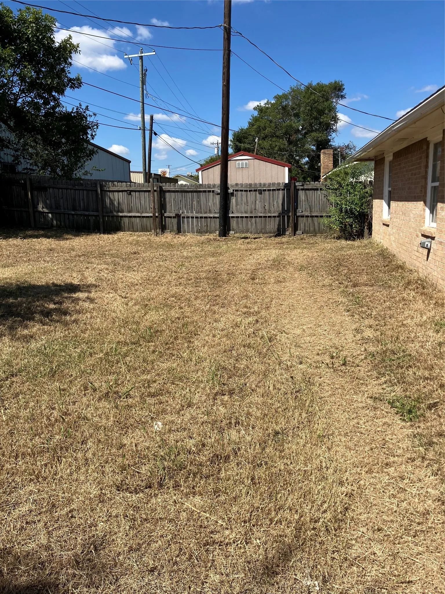 Single Family Residence For Sale in Limestone County , 717 Bluebonnet Street, Mexia, Texas 76667, 3 Bedroom, 2 Bathroom, Garage spaces, 1,892 Sqft, built in 1988, Preowned, mls#20903666, Real Estate Agent in Mexia, Homes For Sale in Limestone county, Homes For Sale in Mexia, Realtor in Mexia Texas, Real Estate Brokerage Independent Realty Texas, Luminita Cordes Realtor