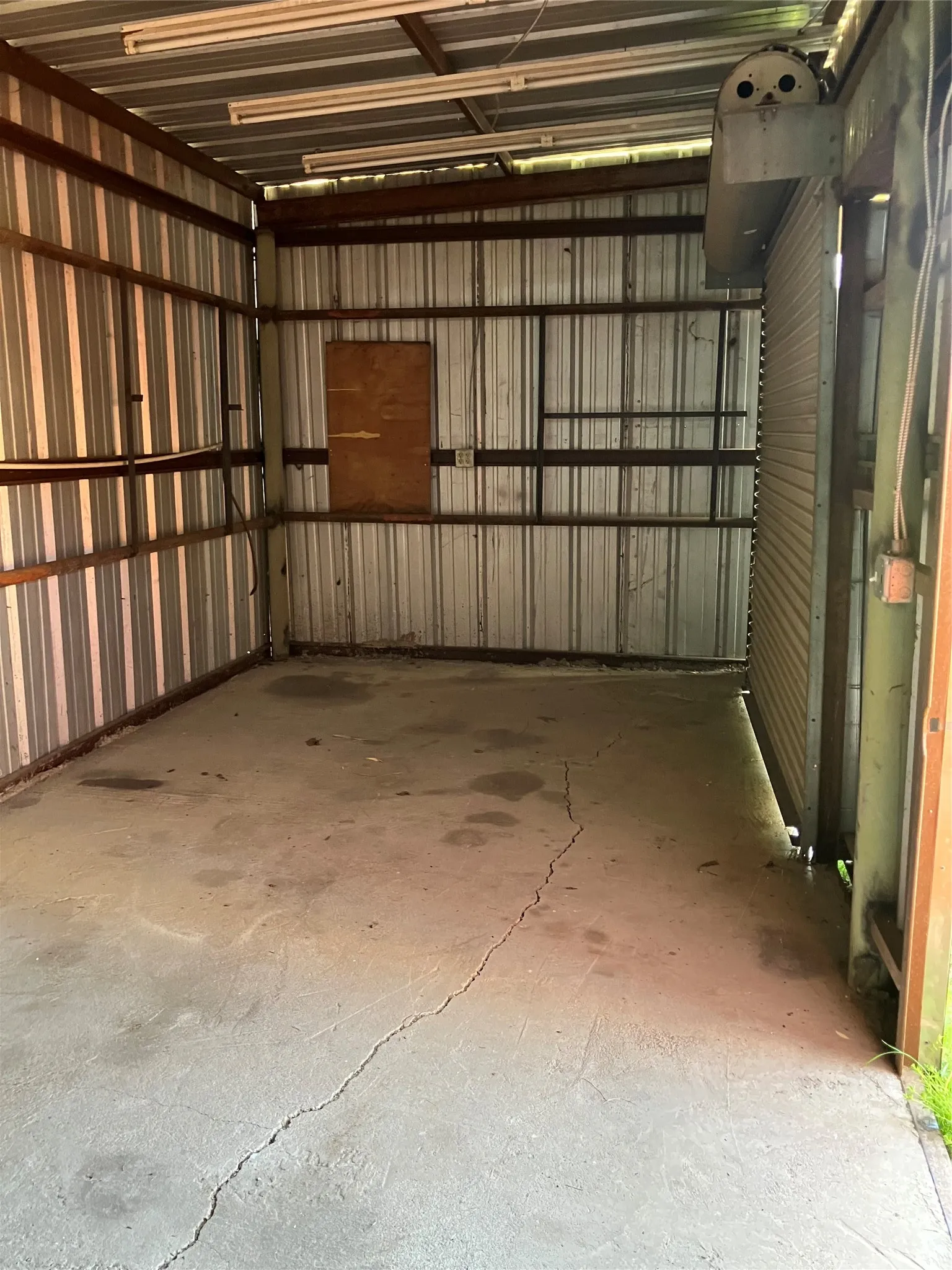 Single Family Residence For Sale in Limestone County , 717 Bluebonnet Street, Mexia, Texas 76667, 3 Bedroom, 2 Bathroom, Garage spaces, 1,892 Sqft, built in 1988, Preowned, mls#20903666, Real Estate Agent in Mexia, Homes For Sale in Limestone county, Homes For Sale in Mexia, Realtor in Mexia Texas, Real Estate Brokerage Independent Realty Texas, Luminita Cordes Realtor