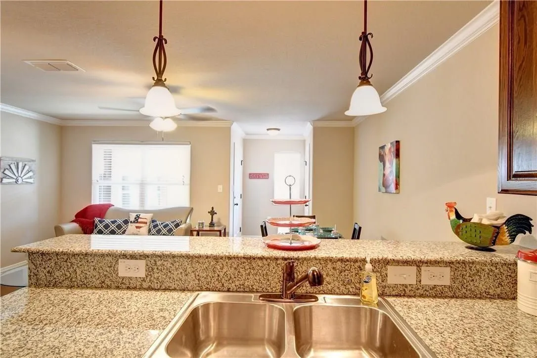 Breakfast bar, double sink, lots of cabinet space