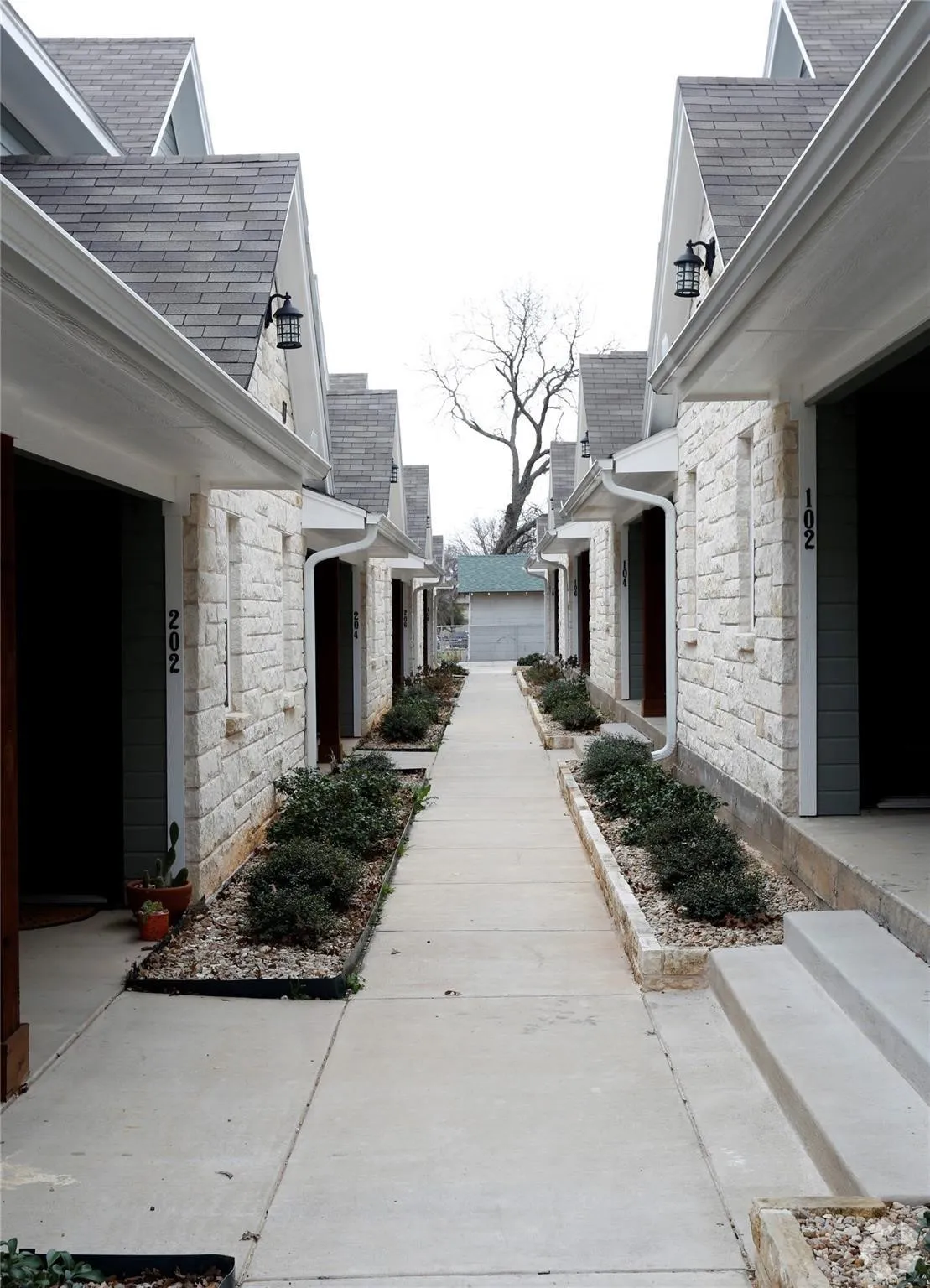 Townhouse For Rent in Erath County , 701 S Lillian Street, Stephenville, Texas 76401, 3 Bedroom, 3 Bathroom, Garage spaces, 1,375 Sqft, built in 2017, Preowned, mls#20904321, Real Estate Agent in Stephenville, Homes For Rent in Erath county, Homes For Rent in Stephenville, Realtor in Stephenville Texas, Real Estate Brokerage Independent Realty Texas, Luminita Cordes Realtor