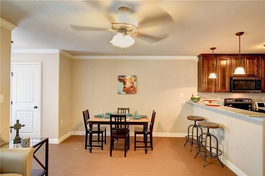 Dining area, entry closet space, breakfast area