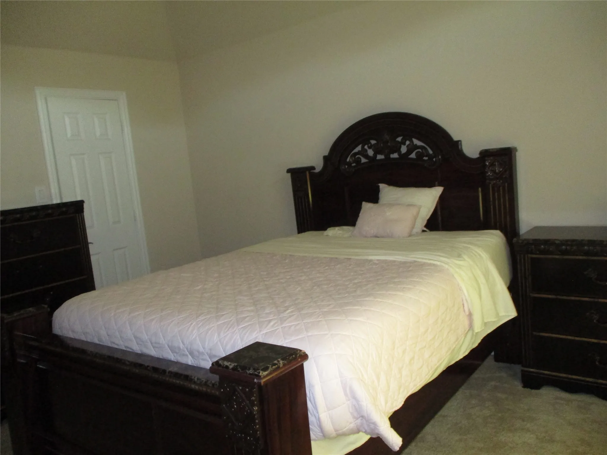 Bedroom with carpet