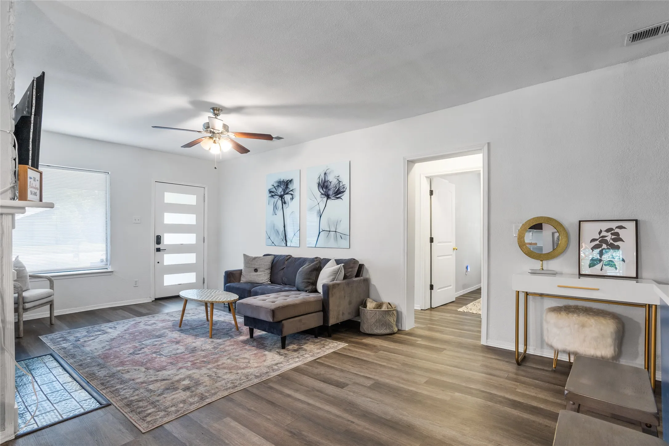 Single Family Residence For Sale in Tarrant County , 4040 Carolyn Road, Fort Worth, Texas 76109, 3 Bedroom, 2 Bathroom, Garage spaces, 1,314 Sqft, built in 1949, mls#20901343, Real Estate Agent in Fort Worth, Homes For Sale in Tarrant county, Homes For Sale in Fort Worth, Realtor in Fort Worth Texas, Real Estate Brokerage Independent Realty Texas, Luminita Cordes Realtor