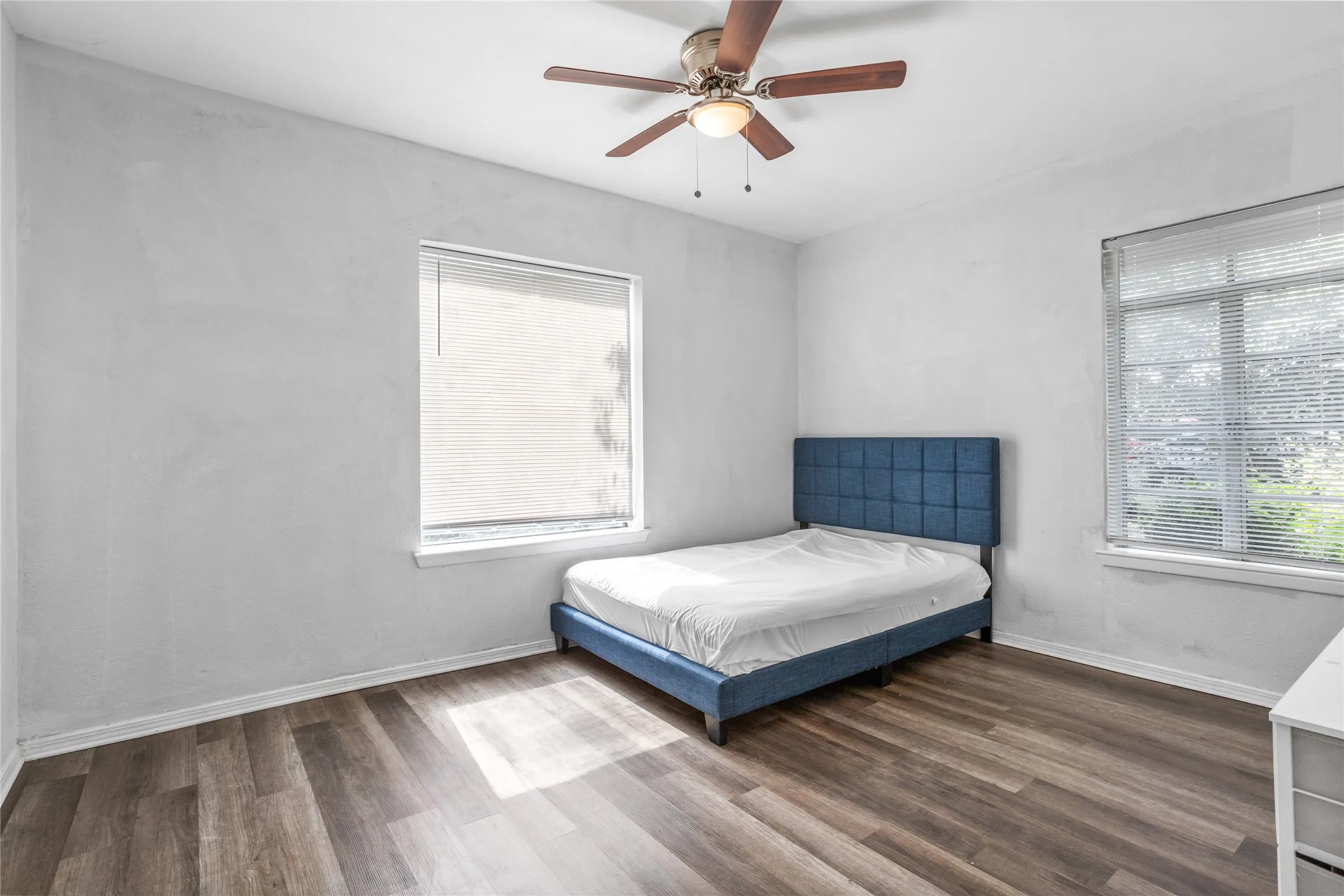Single Family Residence For Sale in Tarrant County , 4040 Carolyn Road, Fort Worth, Texas 76109, 3 Bedroom, 2 Bathroom, Garage spaces, 1,314 Sqft, built in 1949, mls#20901343, Real Estate Agent in Fort Worth, Homes For Sale in Tarrant county, Homes For Sale in Fort Worth, Realtor in Fort Worth Texas, Real Estate Brokerage Independent Realty Texas, Luminita Cordes Realtor