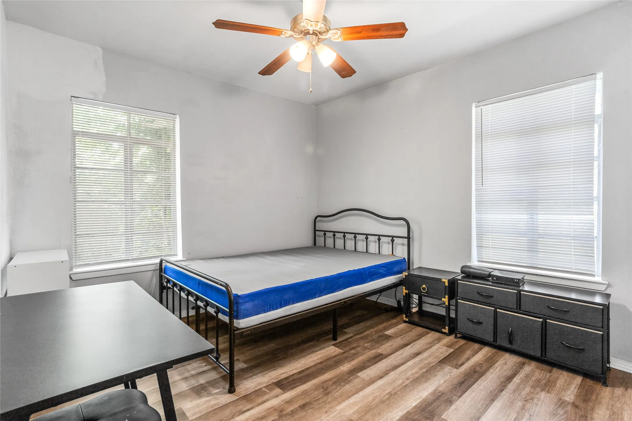 Single Family Residence For Sale in Tarrant County , 4040 Carolyn Road, Fort Worth, Texas 76109, 3 Bedroom, 2 Bathroom, Garage spaces, 1,314 Sqft, built in 1949, mls#20901343, Real Estate Agent in Fort Worth, Homes For Sale in Tarrant county, Homes For Sale in Fort Worth, Realtor in Fort Worth Texas, Real Estate Brokerage Independent Realty Texas, Luminita Cordes Realtor