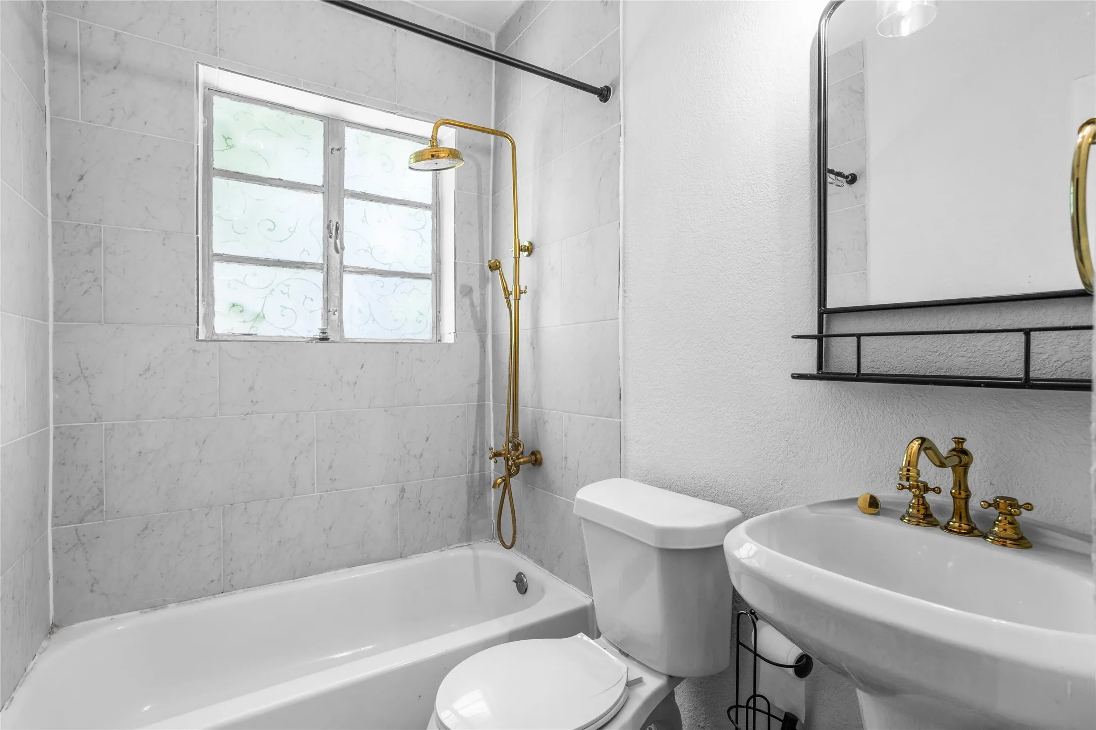 Single Family Residence For Sale in Tarrant County , 4040 Carolyn Road, Fort Worth, Texas 76109, 3 Bedroom, 2 Bathroom, Garage spaces, 1,314 Sqft, built in 1949, mls#20901343, Real Estate Agent in Fort Worth, Homes For Sale in Tarrant county, Homes For Sale in Fort Worth, Realtor in Fort Worth Texas, Real Estate Brokerage Independent Realty Texas, Luminita Cordes Realtor