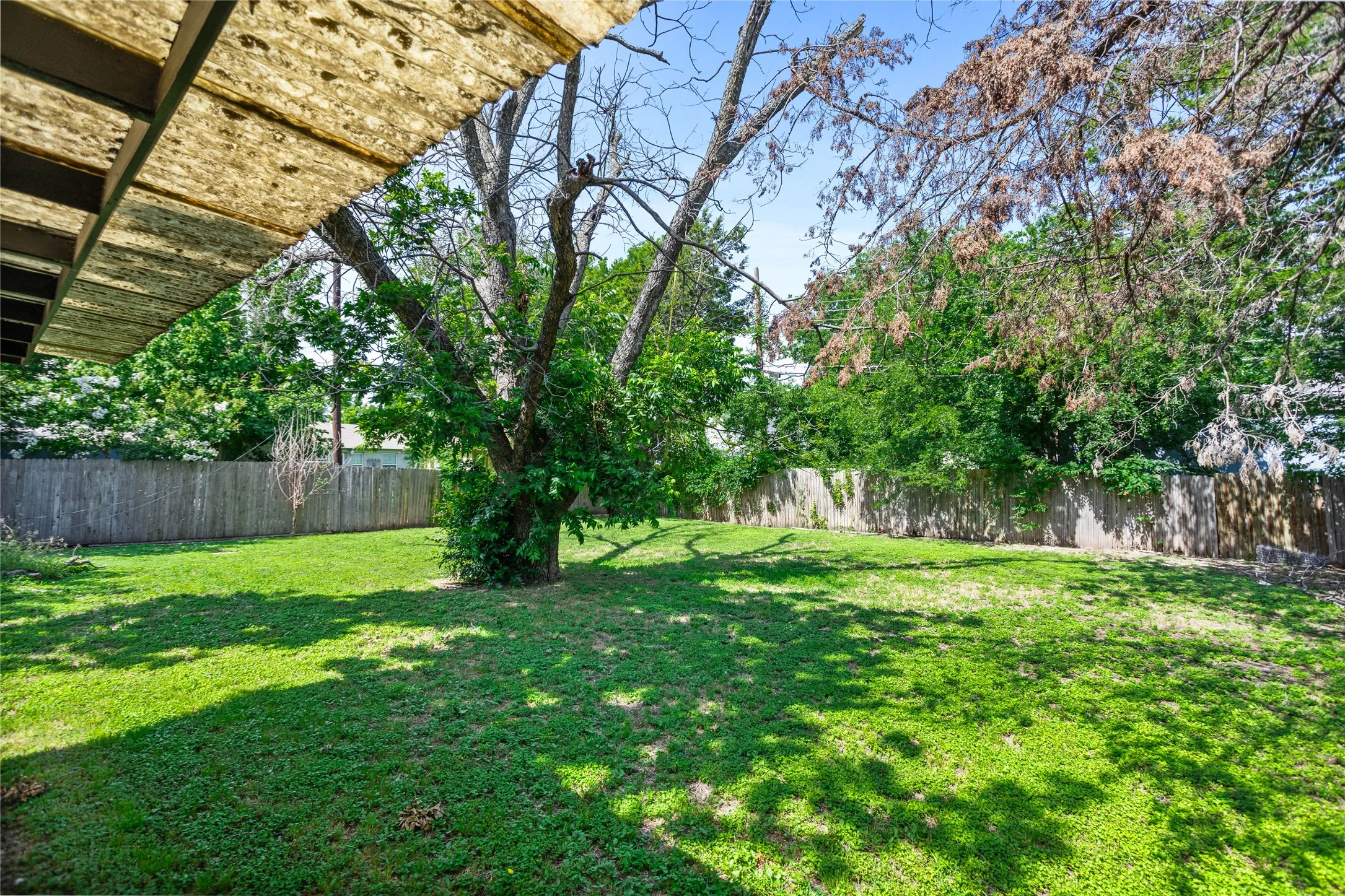 Single Family Residence For Sale in Tarrant County , 4040 Carolyn Road, Fort Worth, Texas 76109, 3 Bedroom, 2 Bathroom, Garage spaces, 1,314 Sqft, built in 1949, mls#20901343, Real Estate Agent in Fort Worth, Homes For Sale in Tarrant county, Homes For Sale in Fort Worth, Realtor in Fort Worth Texas, Real Estate Brokerage Independent Realty Texas, Luminita Cordes Realtor