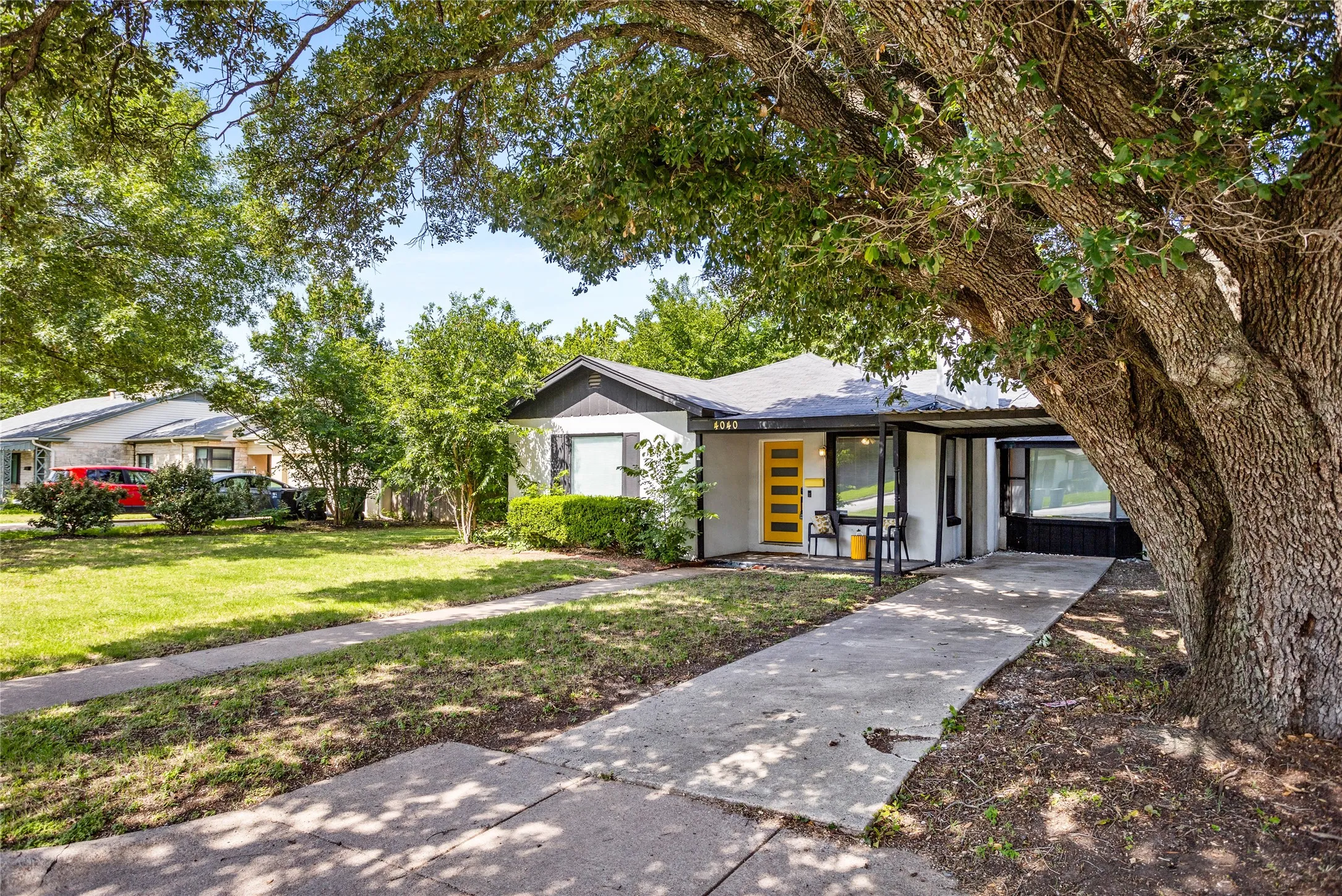 Single Family Residence For Sale in Tarrant County , 4040 Carolyn Road, Fort Worth, Texas 76109, 3 Bedroom, 2 Bathroom, Garage spaces, 1,314 Sqft, built in 1949, mls#20901343, Real Estate Agent in Fort Worth, Homes For Sale in Tarrant county, Homes For Sale in Fort Worth, Realtor in Fort Worth Texas, Real Estate Brokerage Independent Realty Texas, Luminita Cordes Realtor